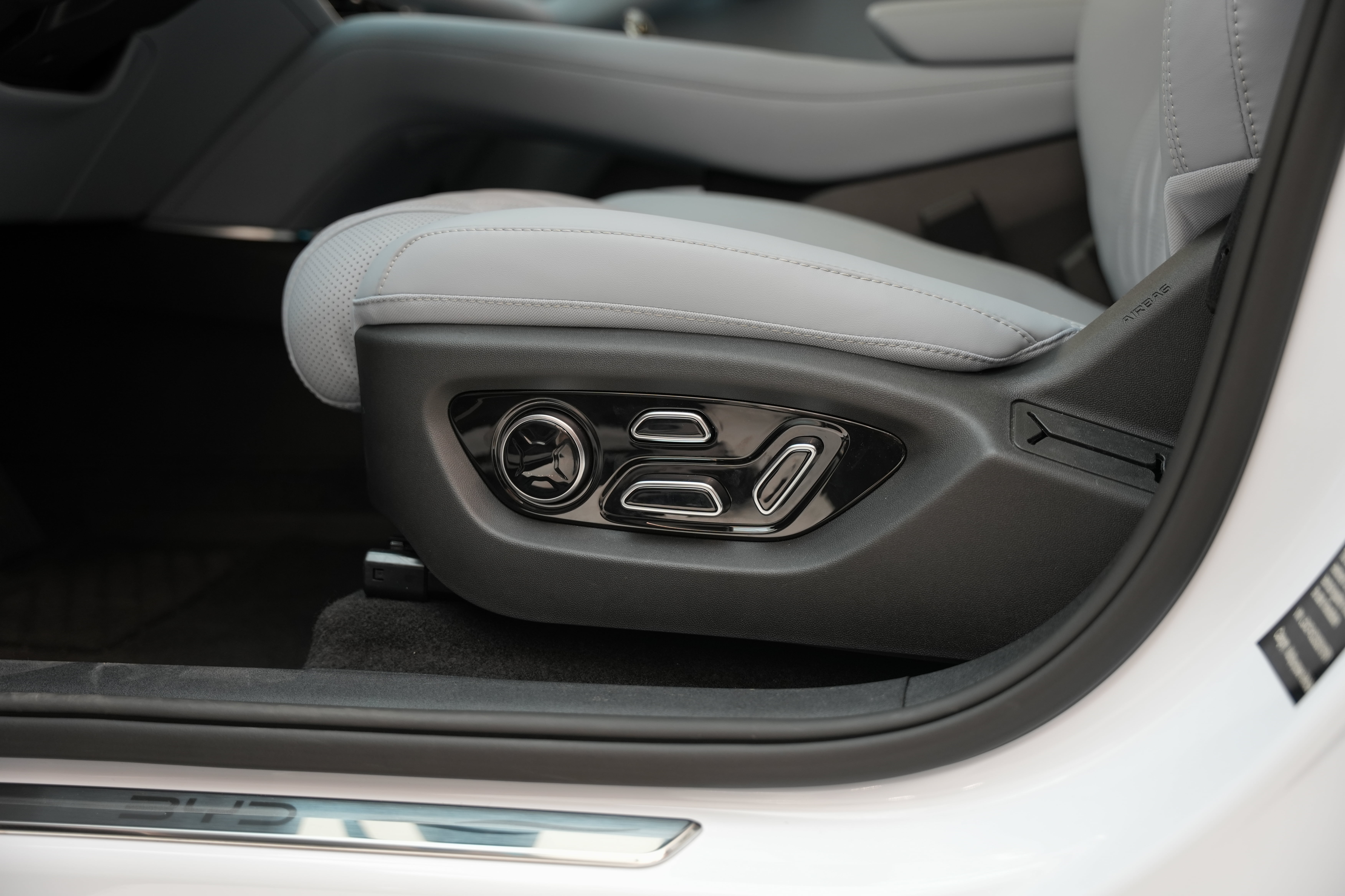 https://gcc-1307444343.cos.accelerate.myqcloud.com/cc/car-image/01ab235e