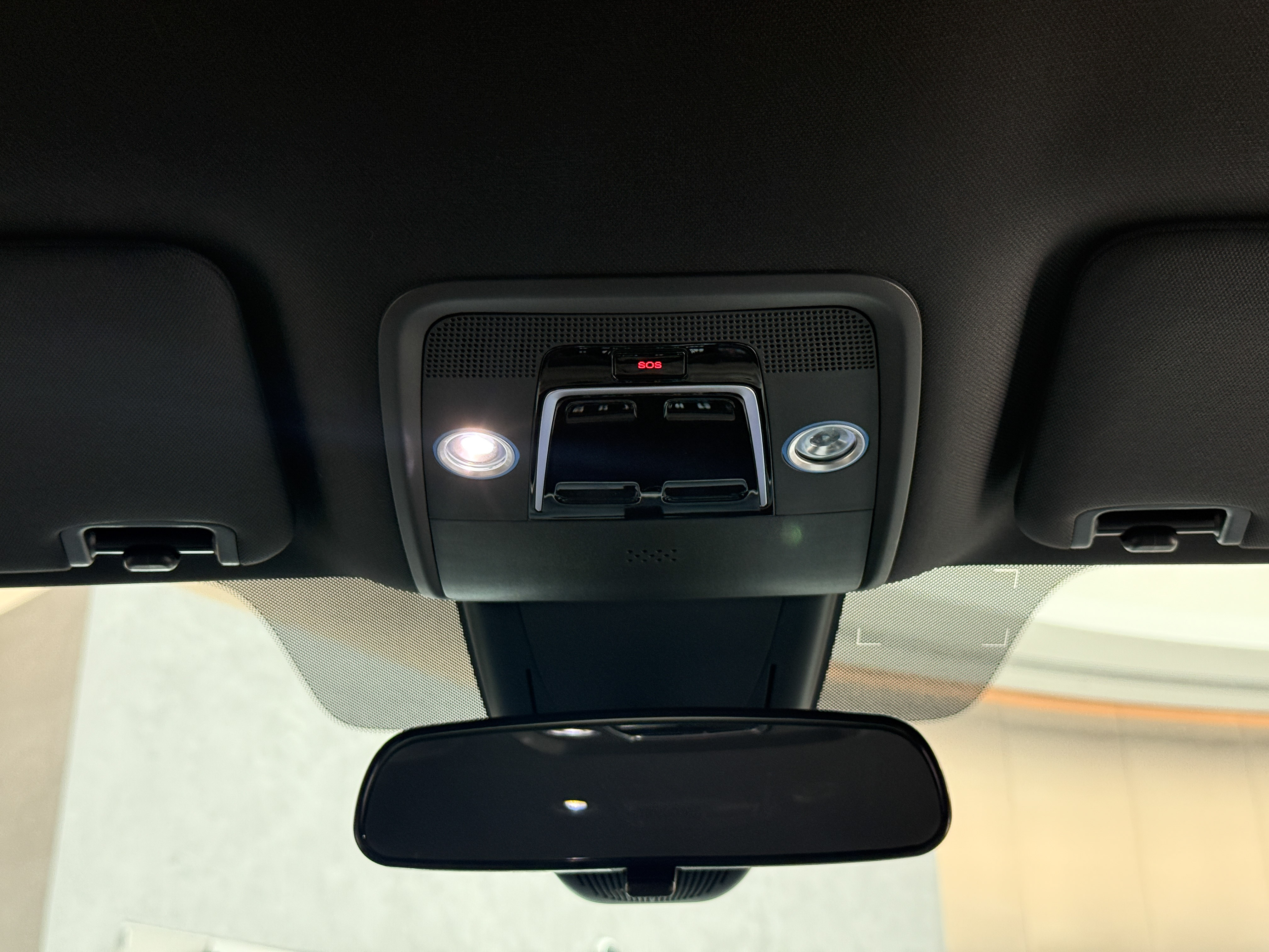 https://gcc-1307444343.cos.accelerate.myqcloud.com/cc/car-image/048b25e4