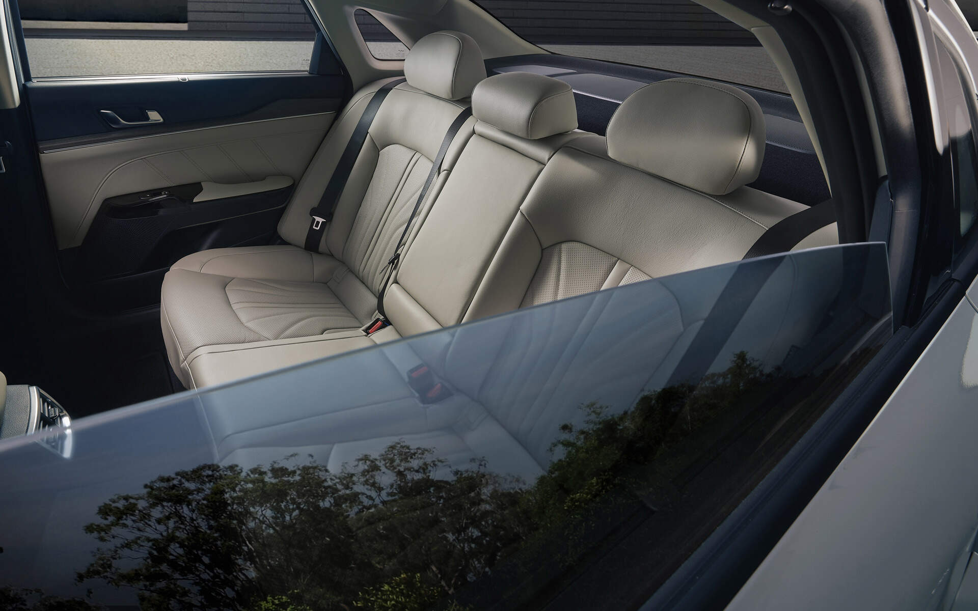 https://gcc-1307444343.cos.accelerate.myqcloud.com/cc/car-image/08e9f846