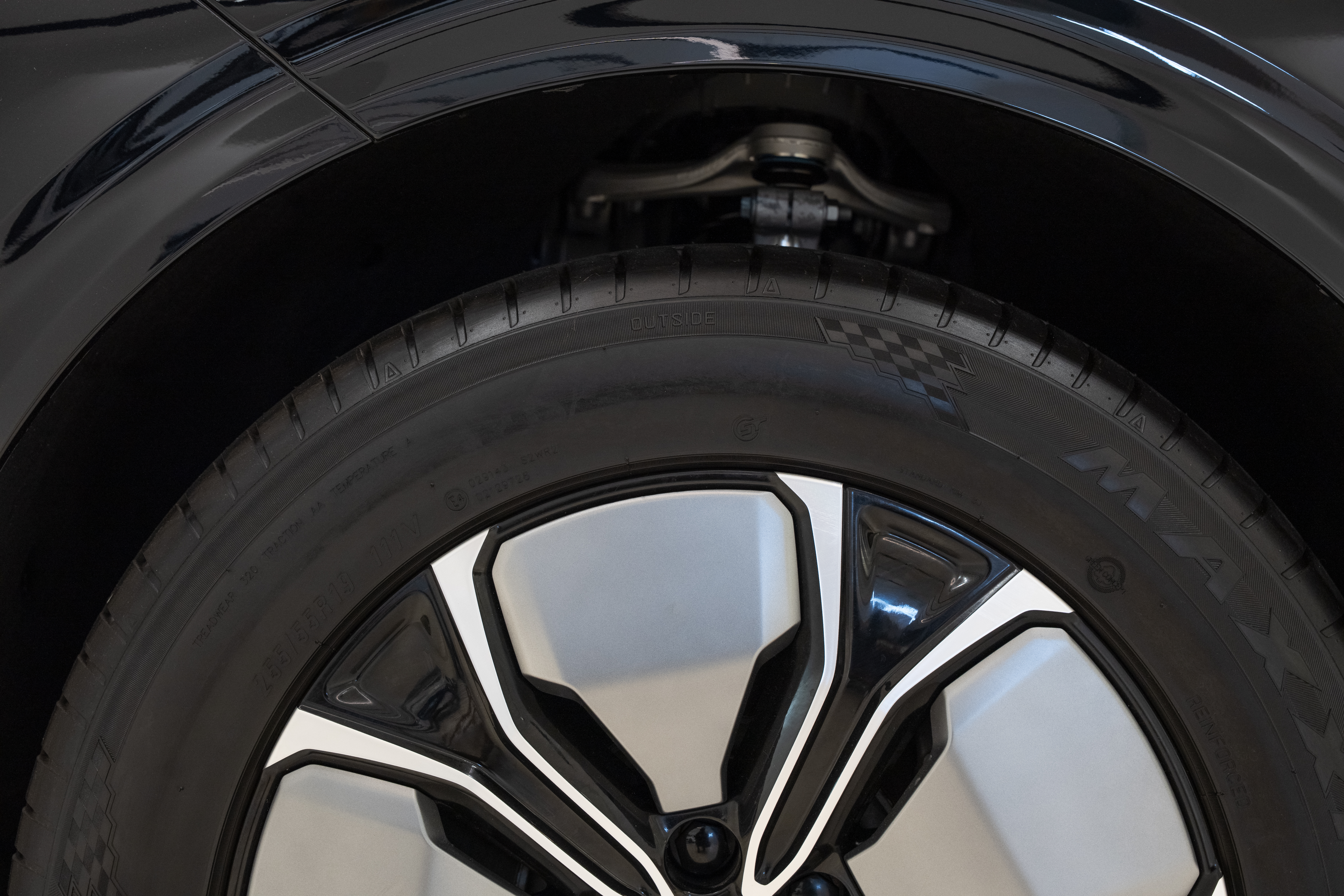 https://gcc-1307444343.cos.accelerate.myqcloud.com/cc/car-image/09649d00