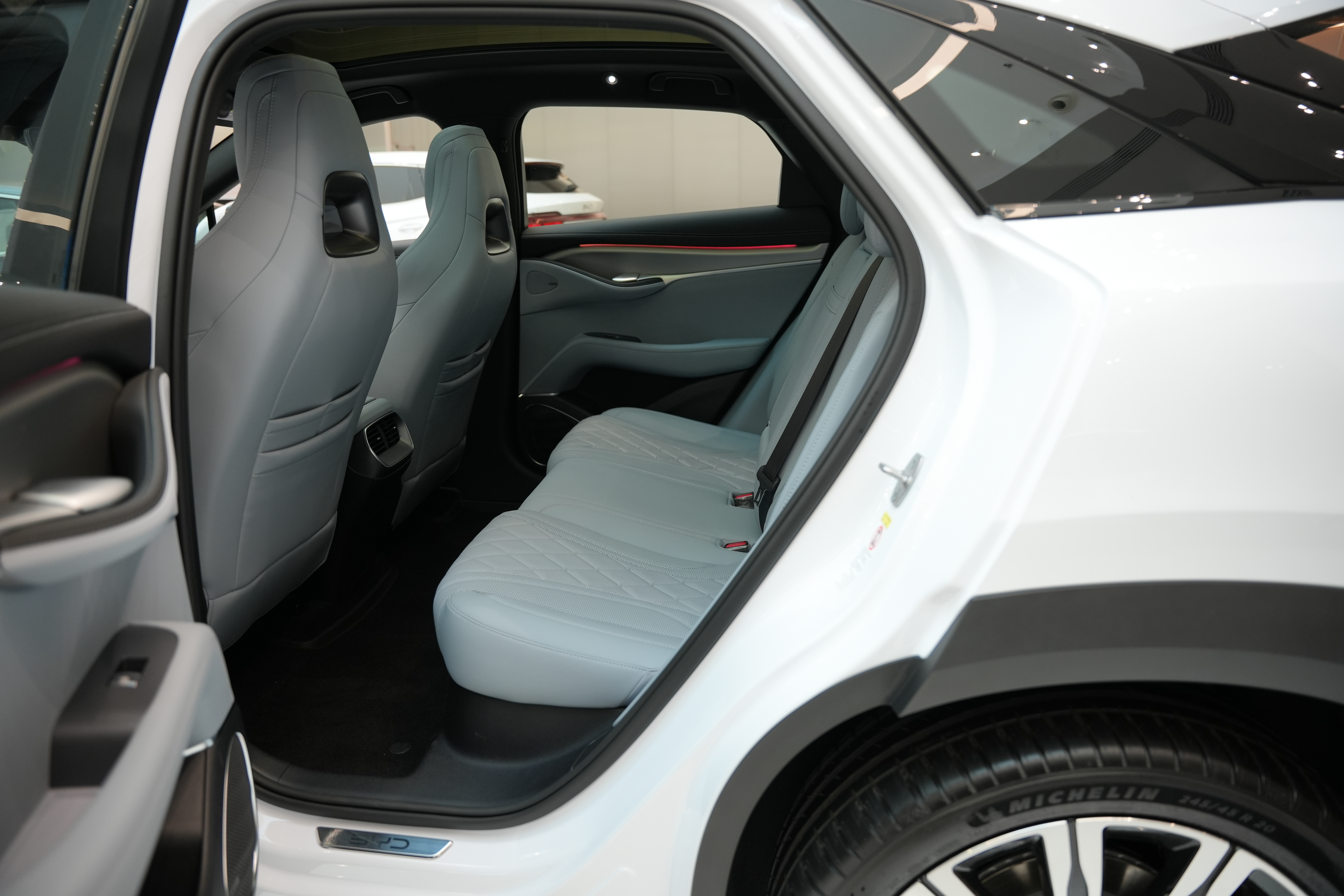 https://gcc-1307444343.cos.accelerate.myqcloud.com/cc/car-image/0c51bee3