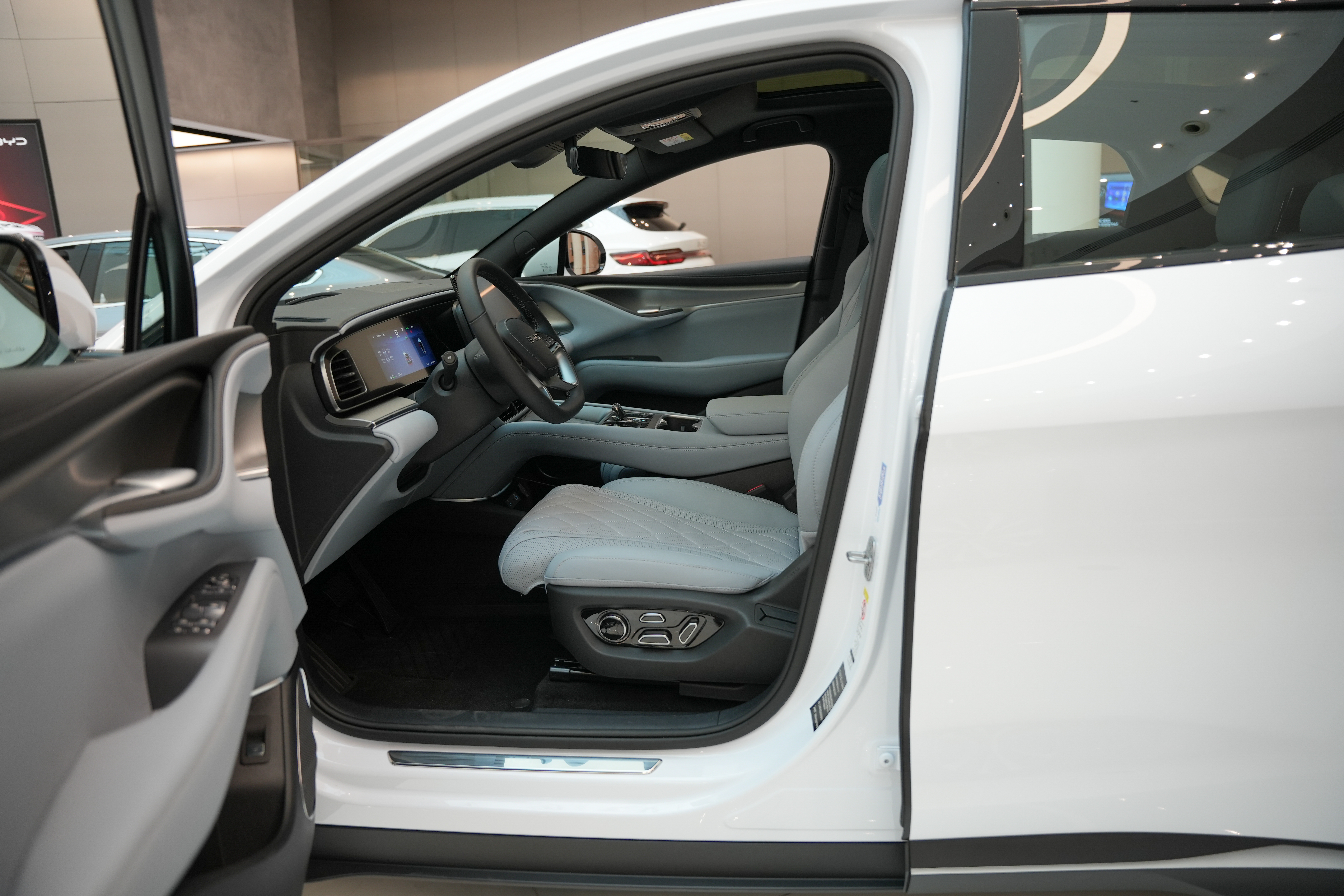 https://gcc-1307444343.cos.accelerate.myqcloud.com/cc/car-image/197b1b5b