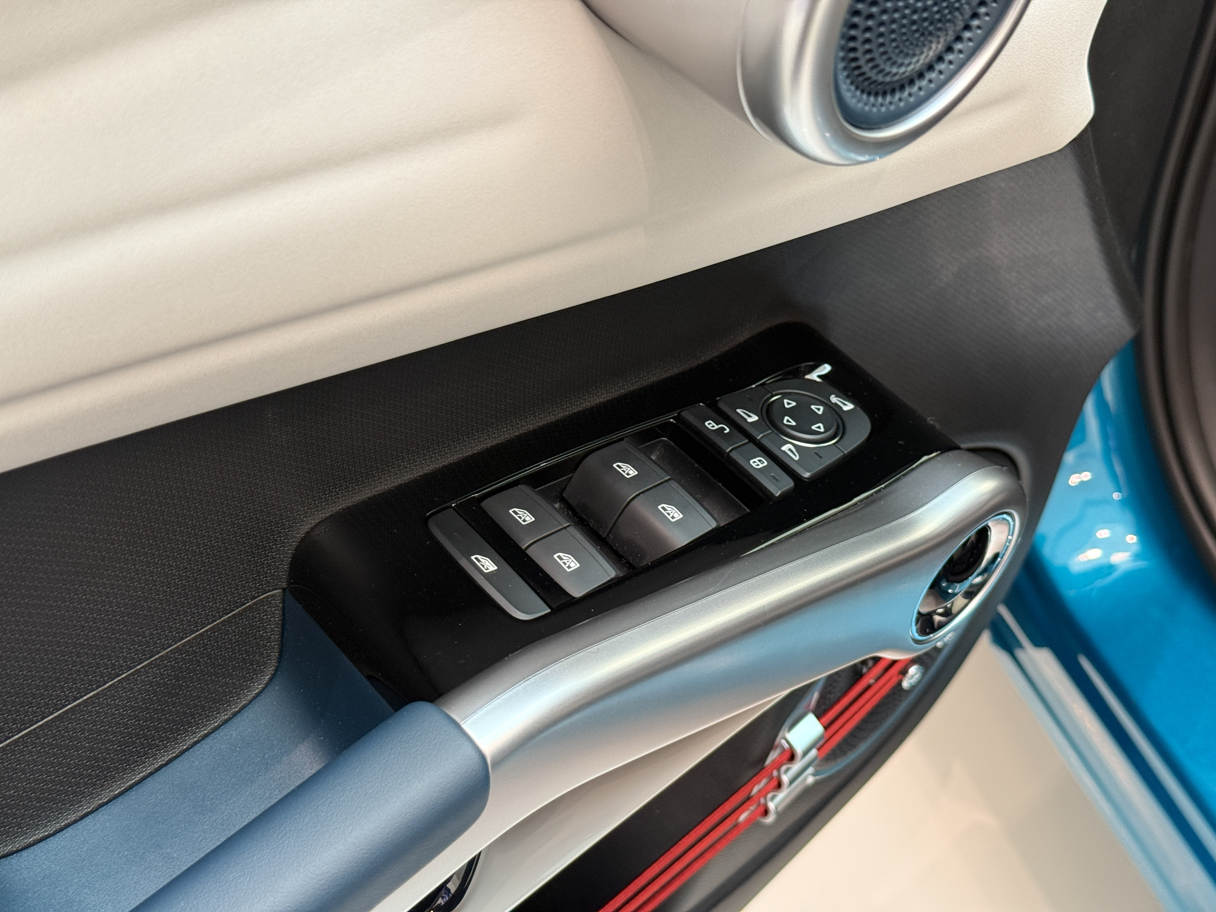 https://gcc-1307444343.cos.accelerate.myqcloud.com/cc/car-image/198f16e3