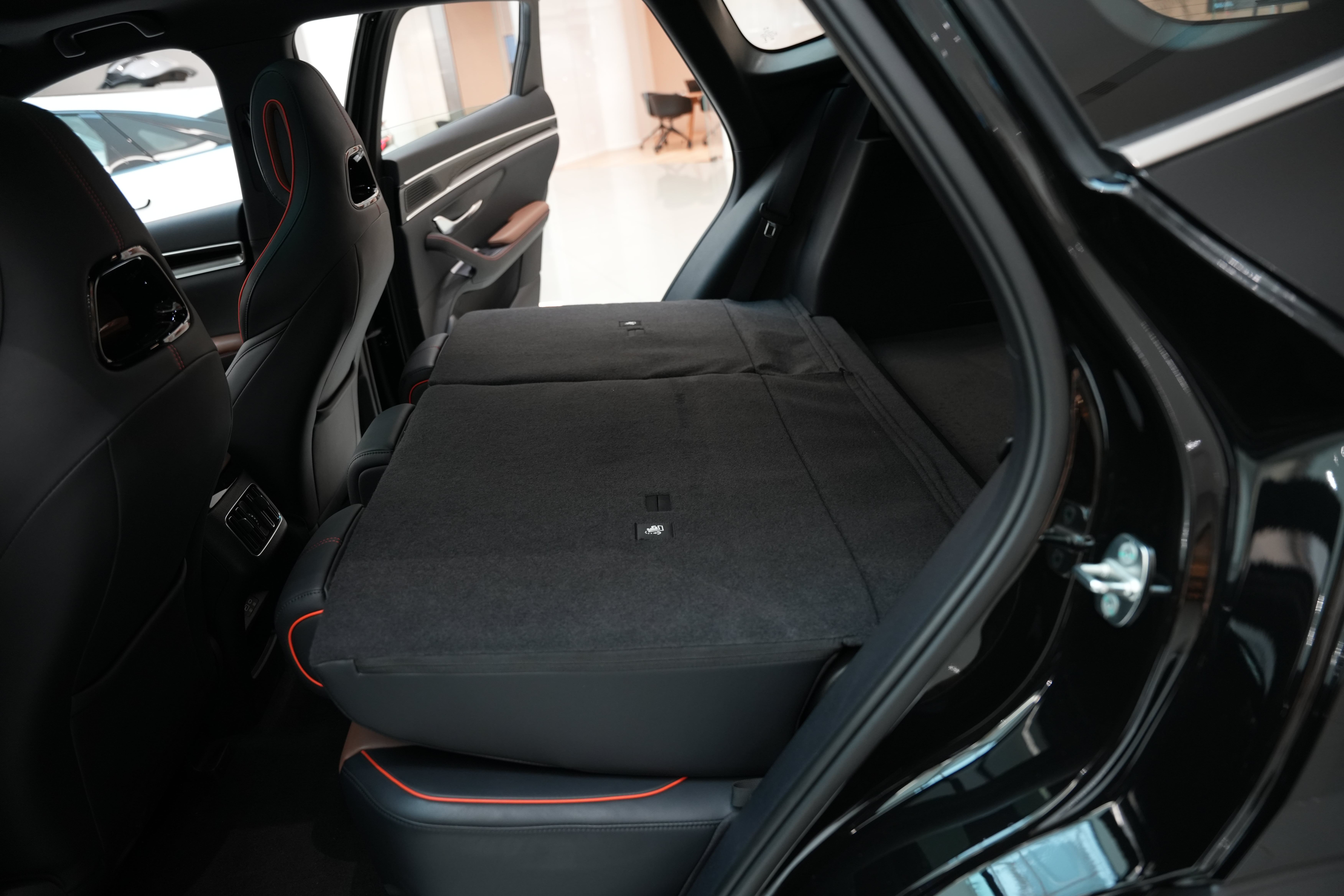 https://gcc-1307444343.cos.accelerate.myqcloud.com/cc/car-image/1d87f076