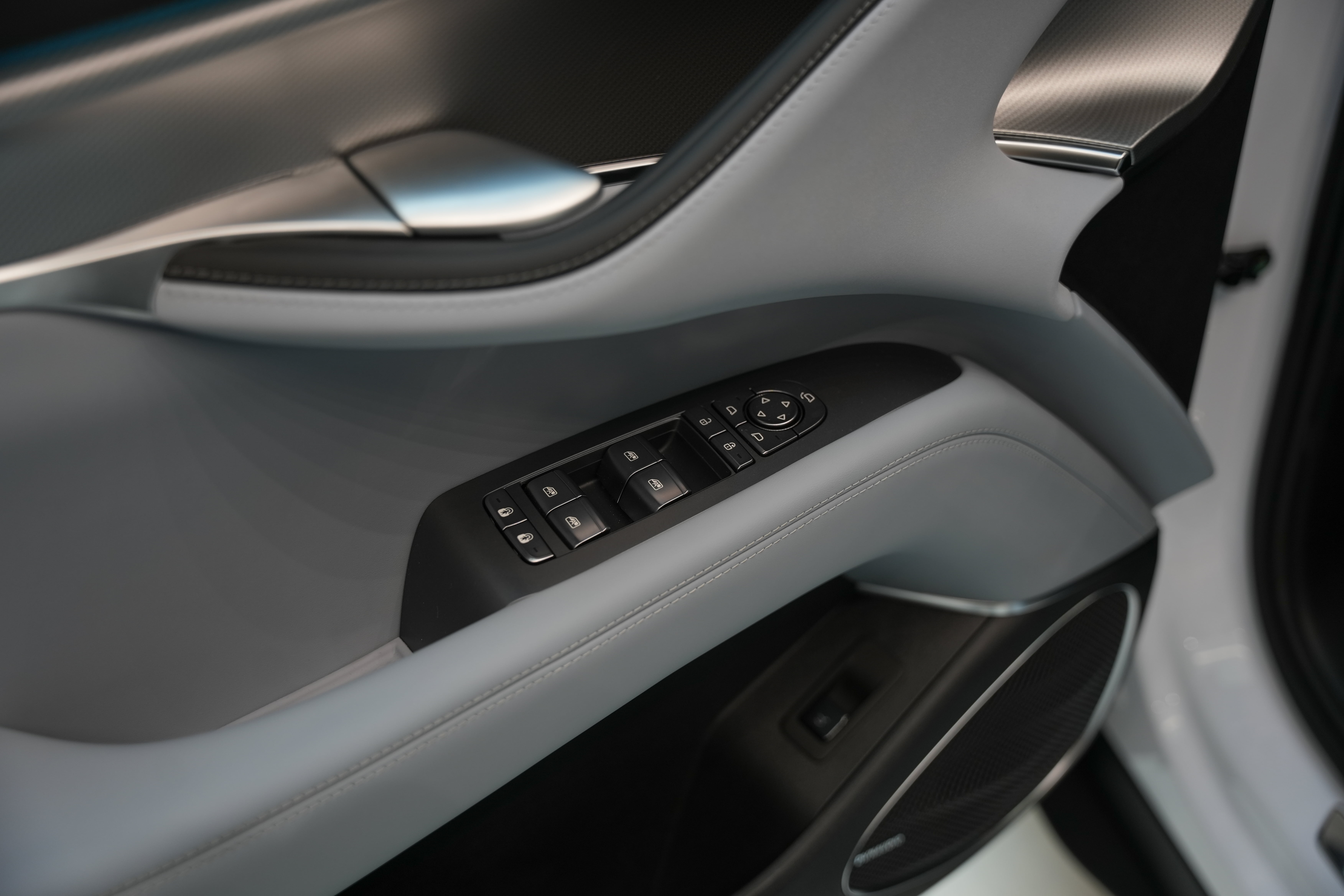 https://gcc-1307444343.cos.accelerate.myqcloud.com/cc/car-image/20618f39
