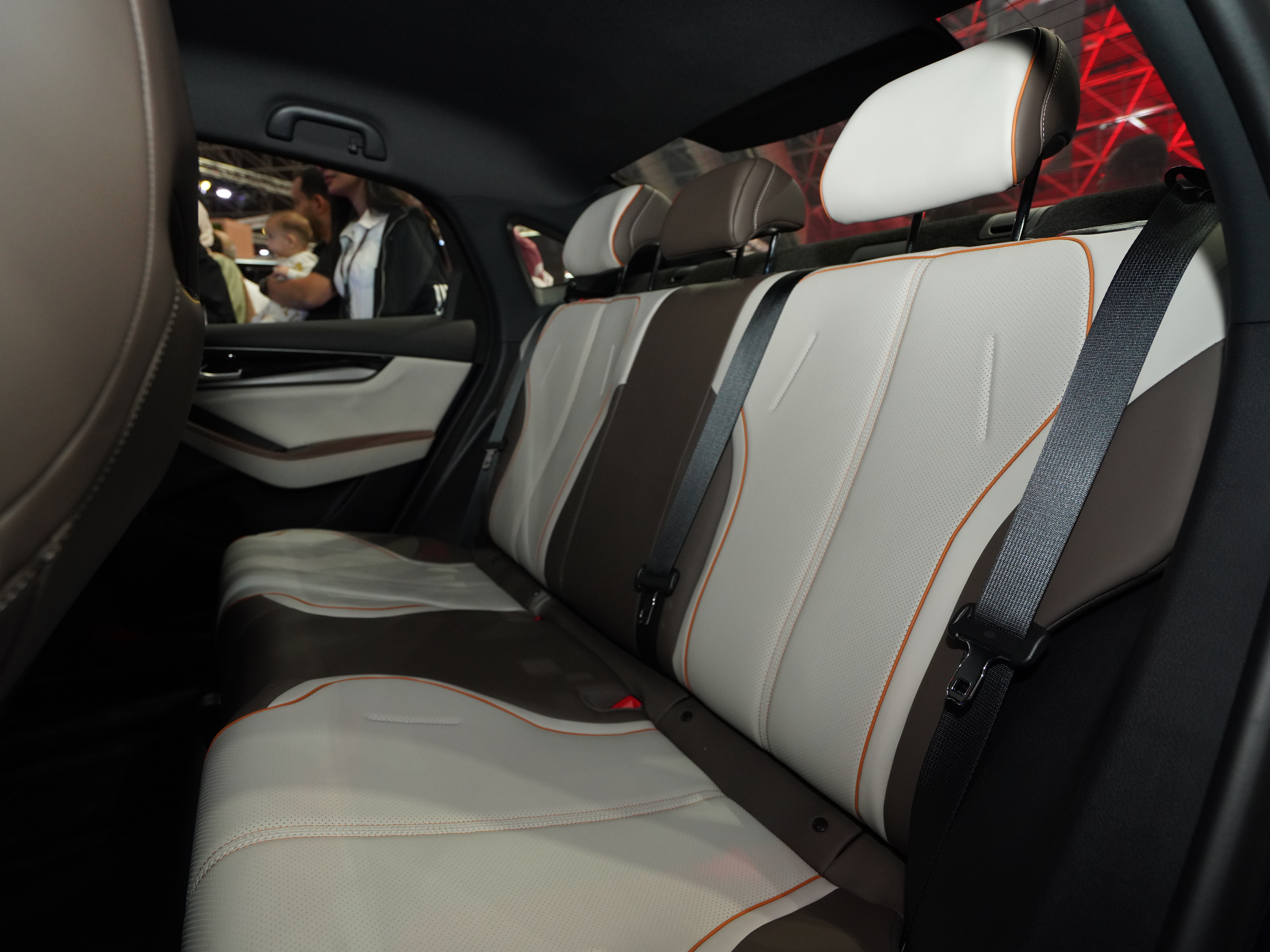 https://gcc-1307444343.cos.accelerate.myqcloud.com/cc/car-image/2fae52ff