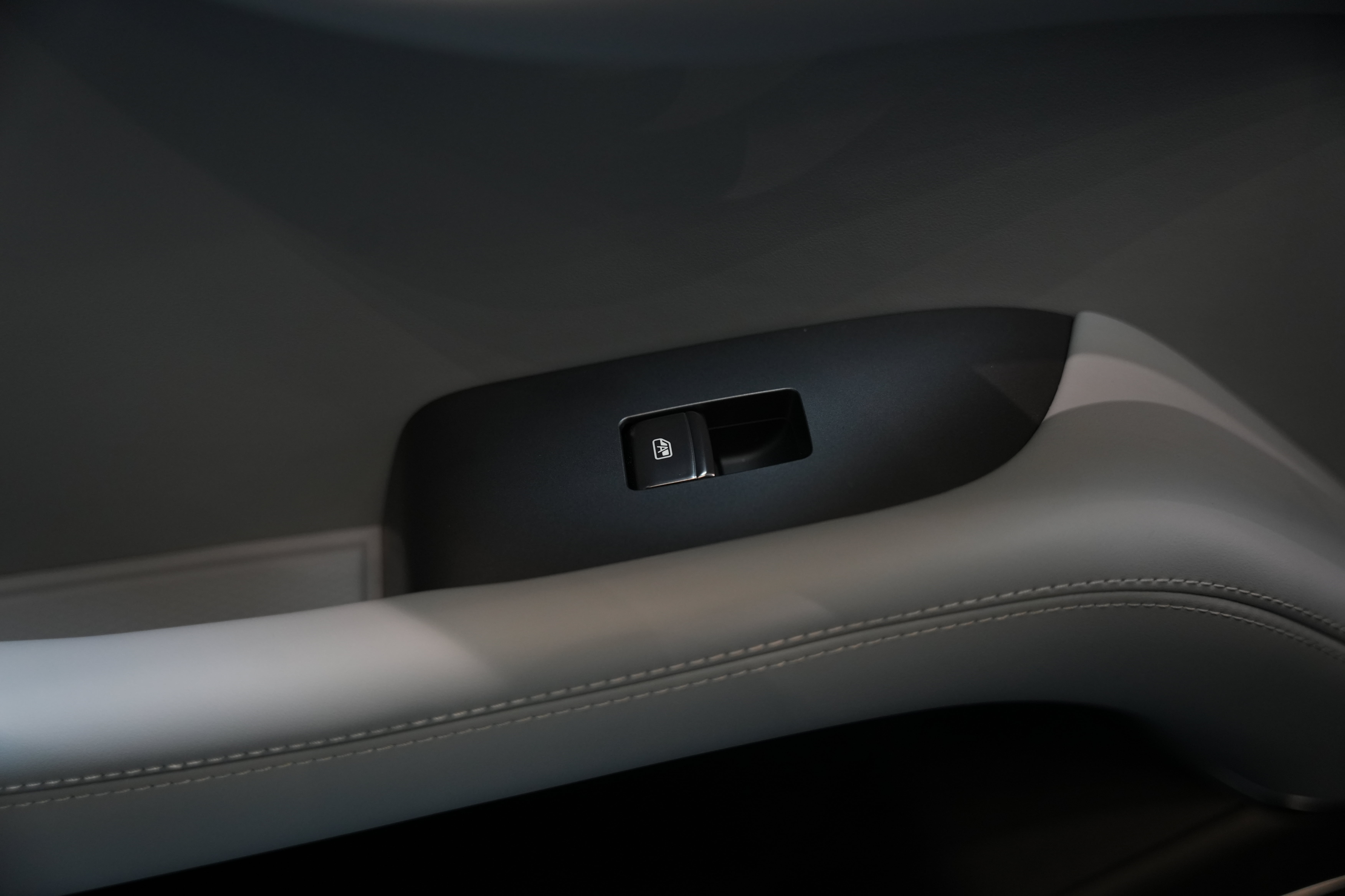 https://gcc-1307444343.cos.accelerate.myqcloud.com/cc/car-image/33b2142a