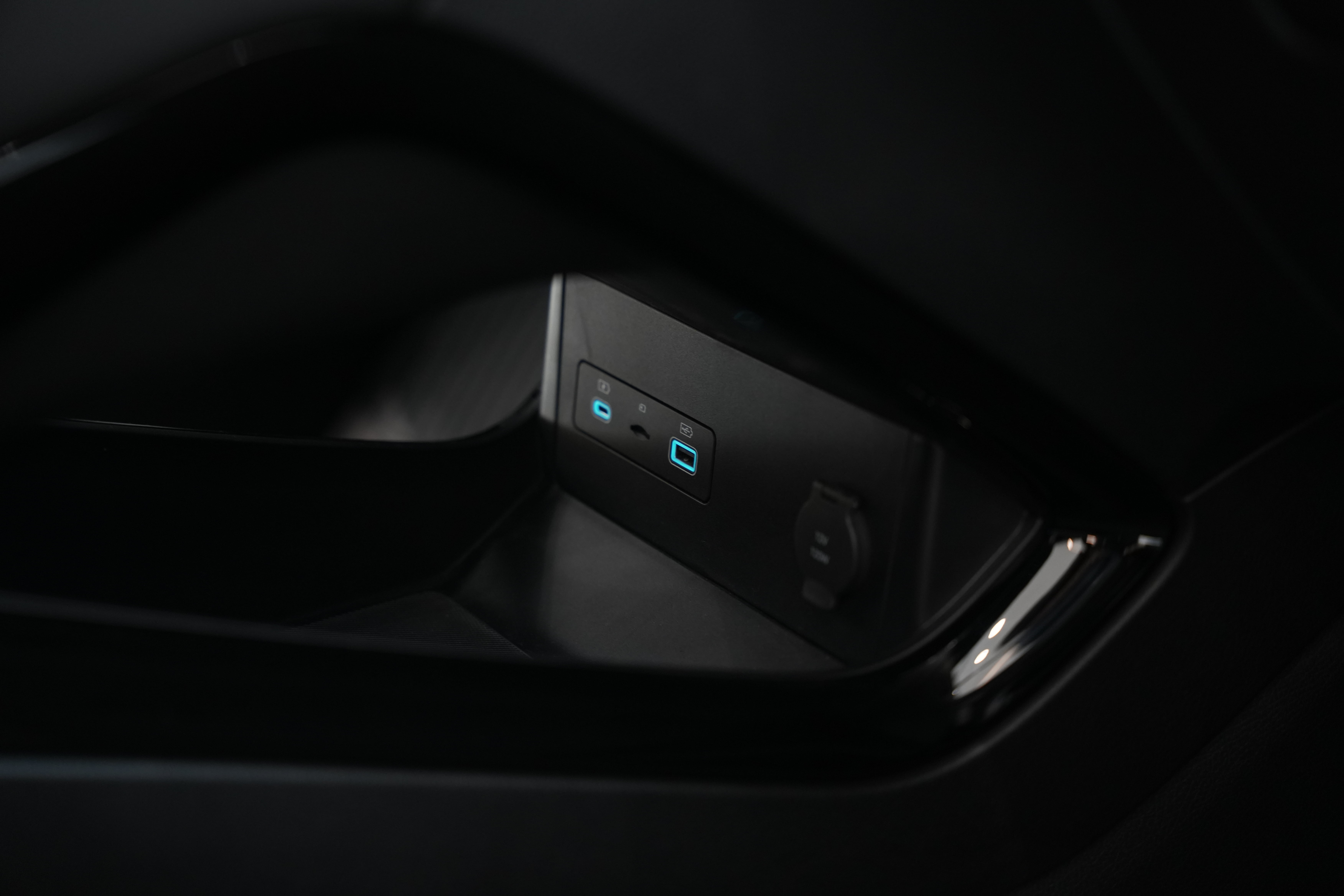 https://gcc-1307444343.cos.accelerate.myqcloud.com/cc/car-image/3e43733c