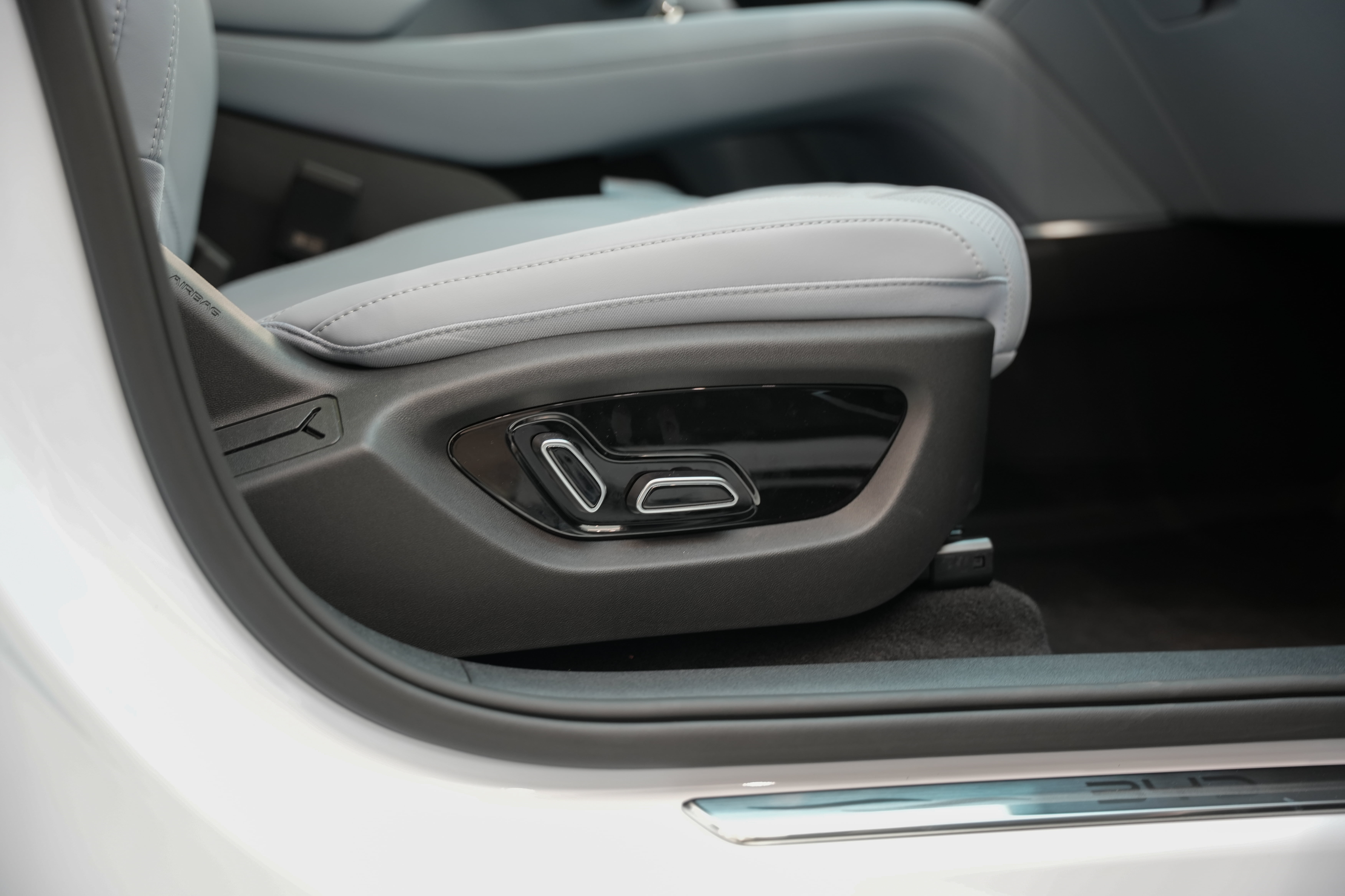 https://gcc-1307444343.cos.accelerate.myqcloud.com/cc/car-image/4aee5c2d