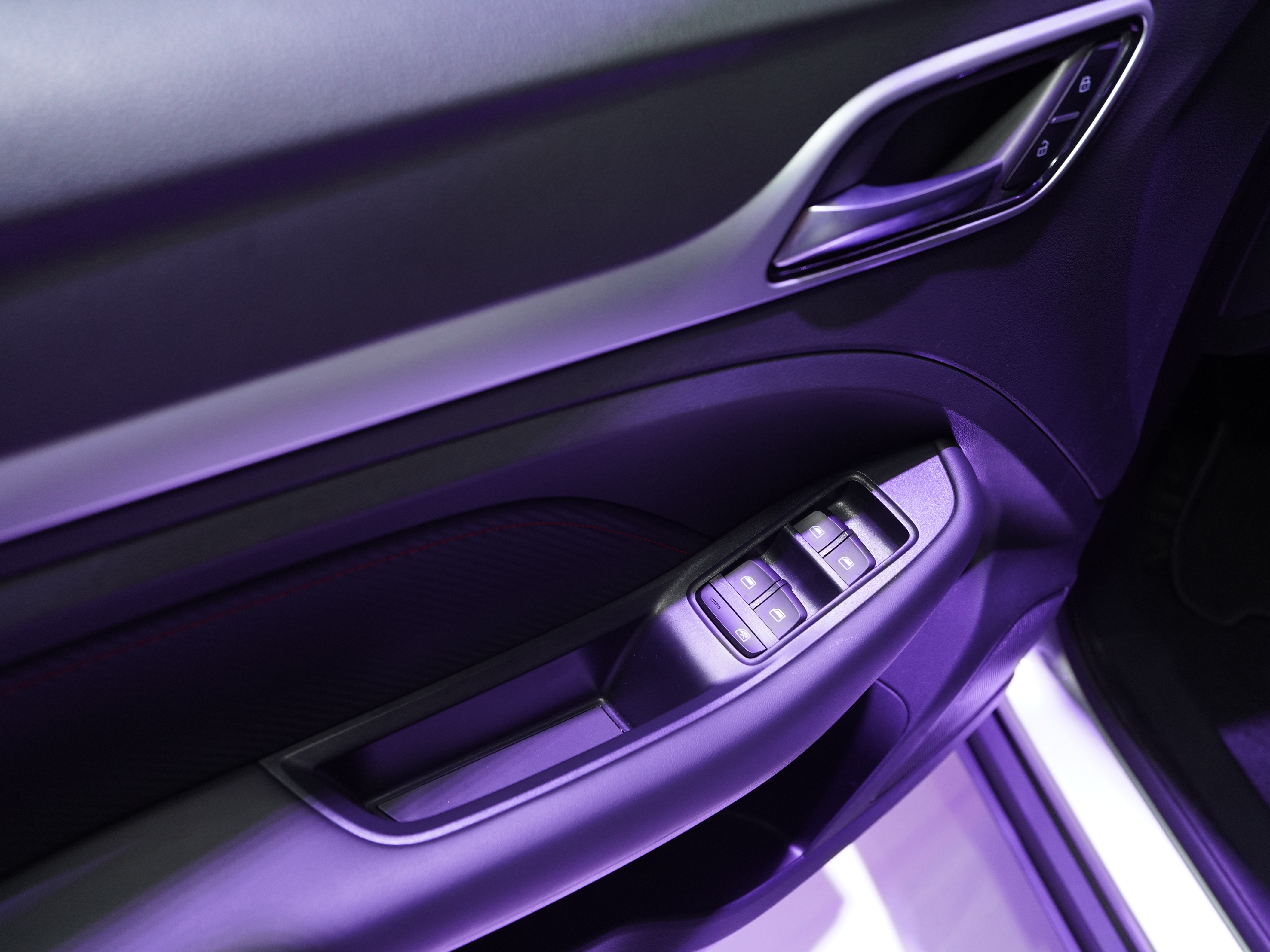 https://gcc-1307444343.cos.accelerate.myqcloud.com/cc/car-image/67e6b4ca