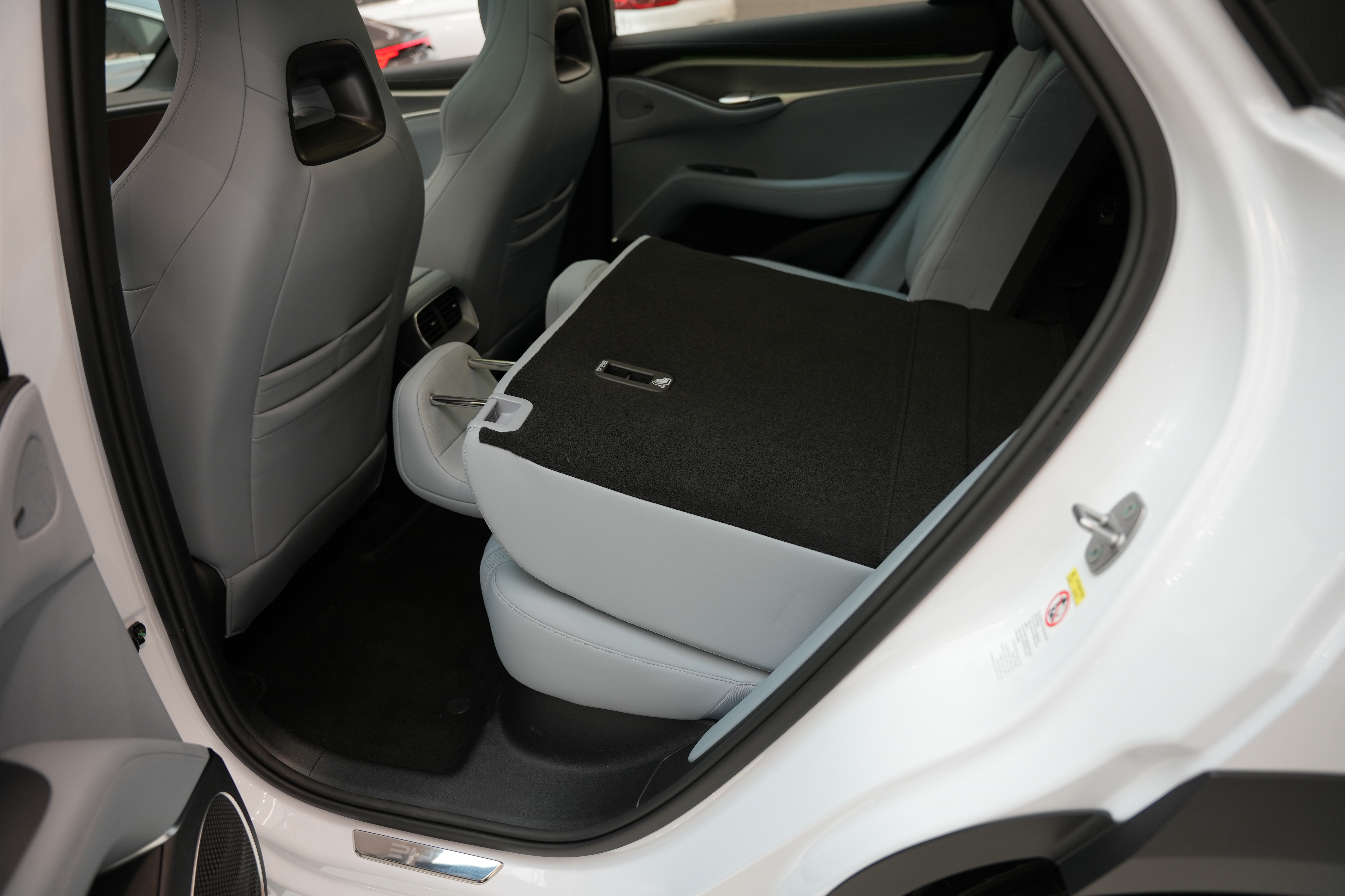 https://gcc-1307444343.cos.accelerate.myqcloud.com/cc/car-image/6845d3b0