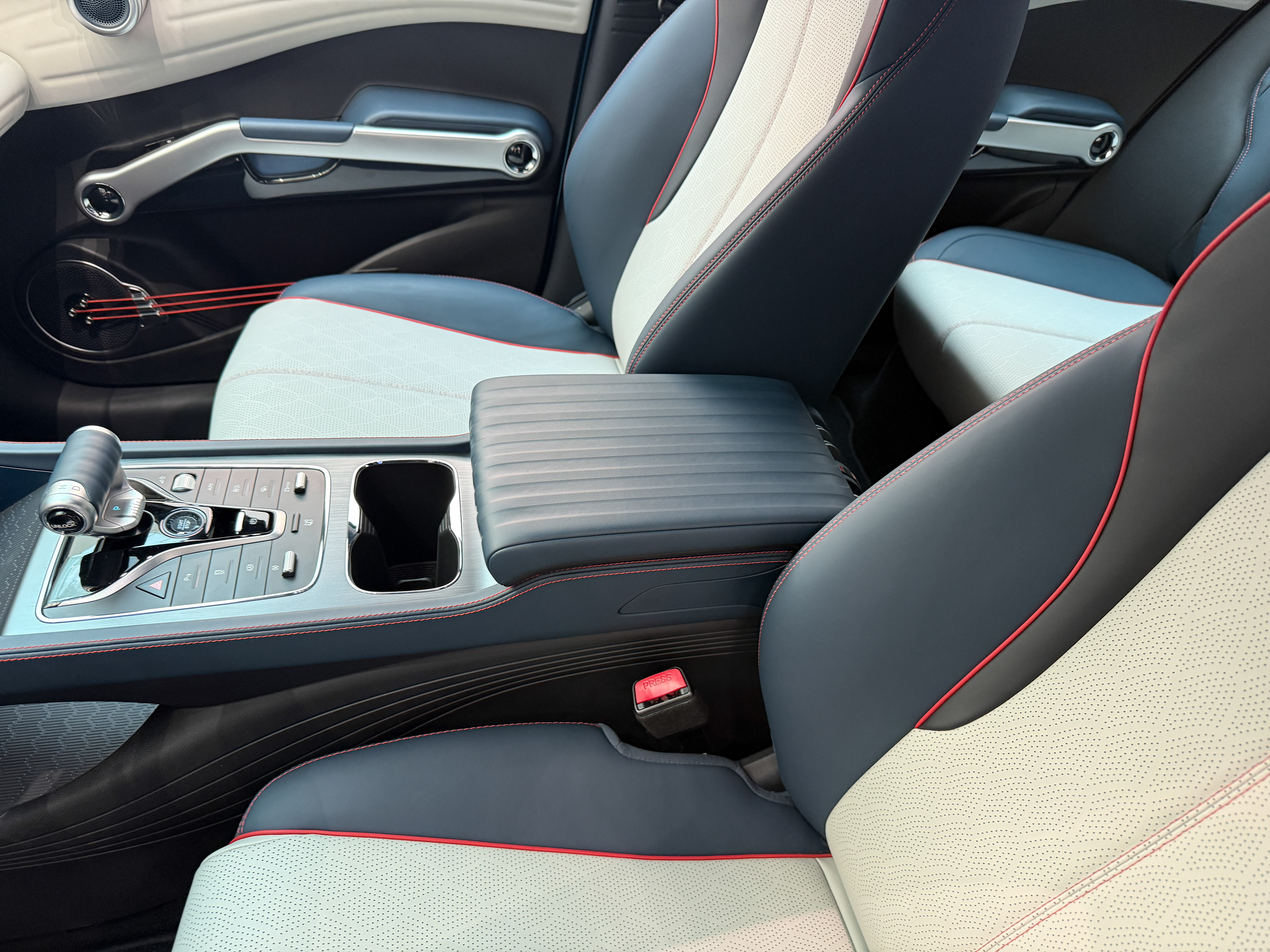 https://gcc-1307444343.cos.accelerate.myqcloud.com/cc/car-image/731d4ed3