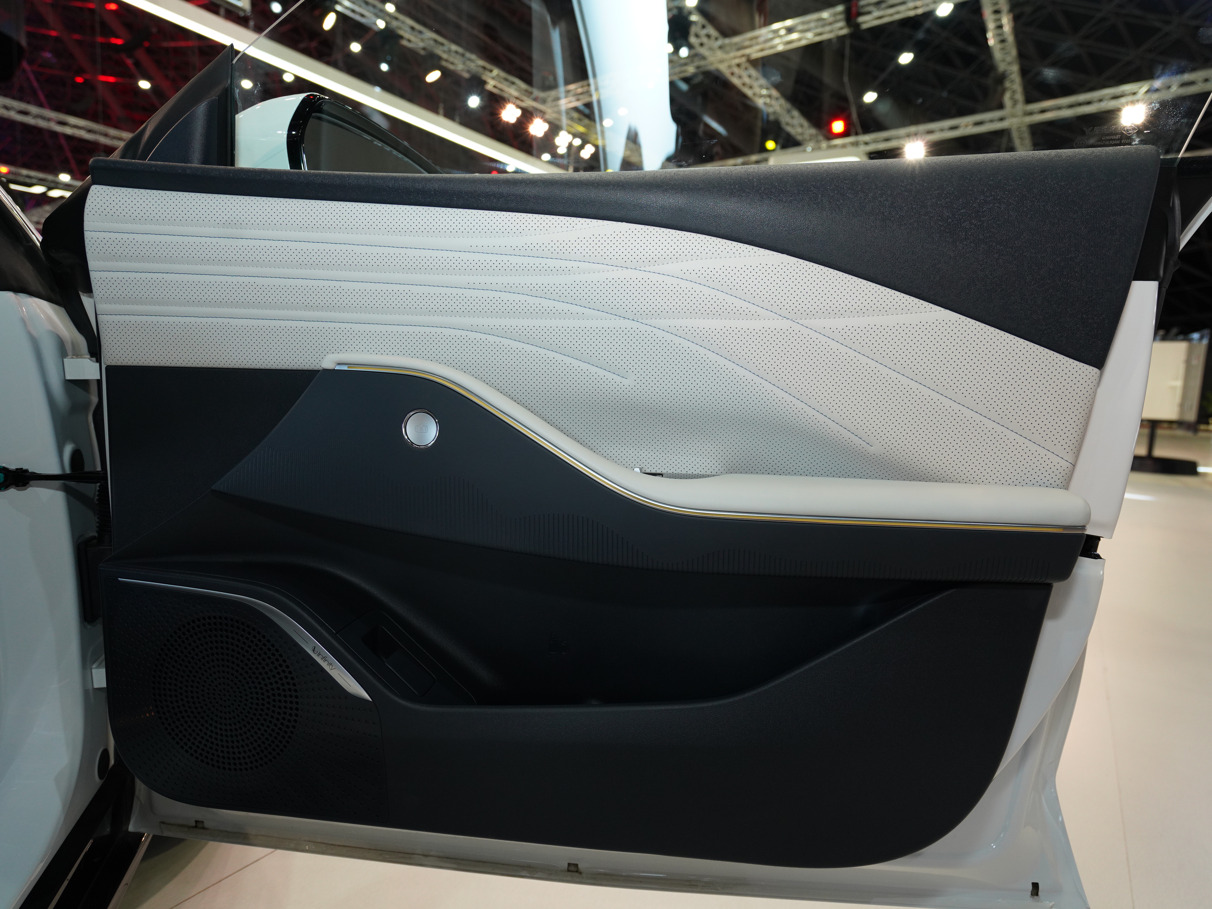 https://gcc-1307444343.cos.accelerate.myqcloud.com/cc/car-image/7c02ddb6