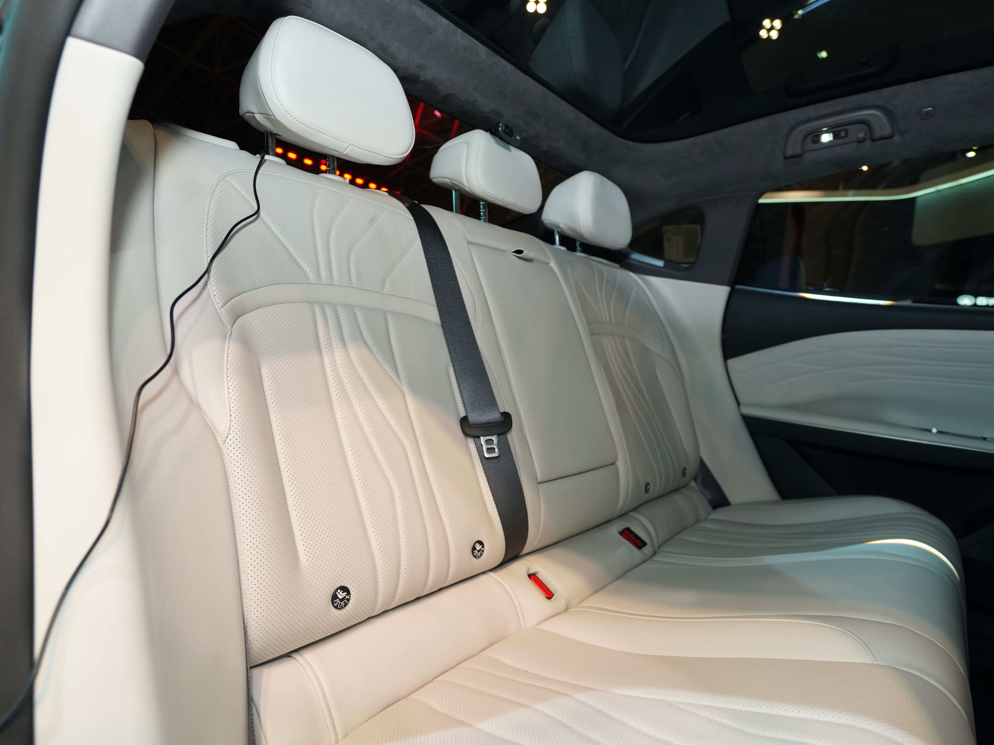 https://gcc-1307444343.cos.accelerate.myqcloud.com/cc/car-image/7dfad536