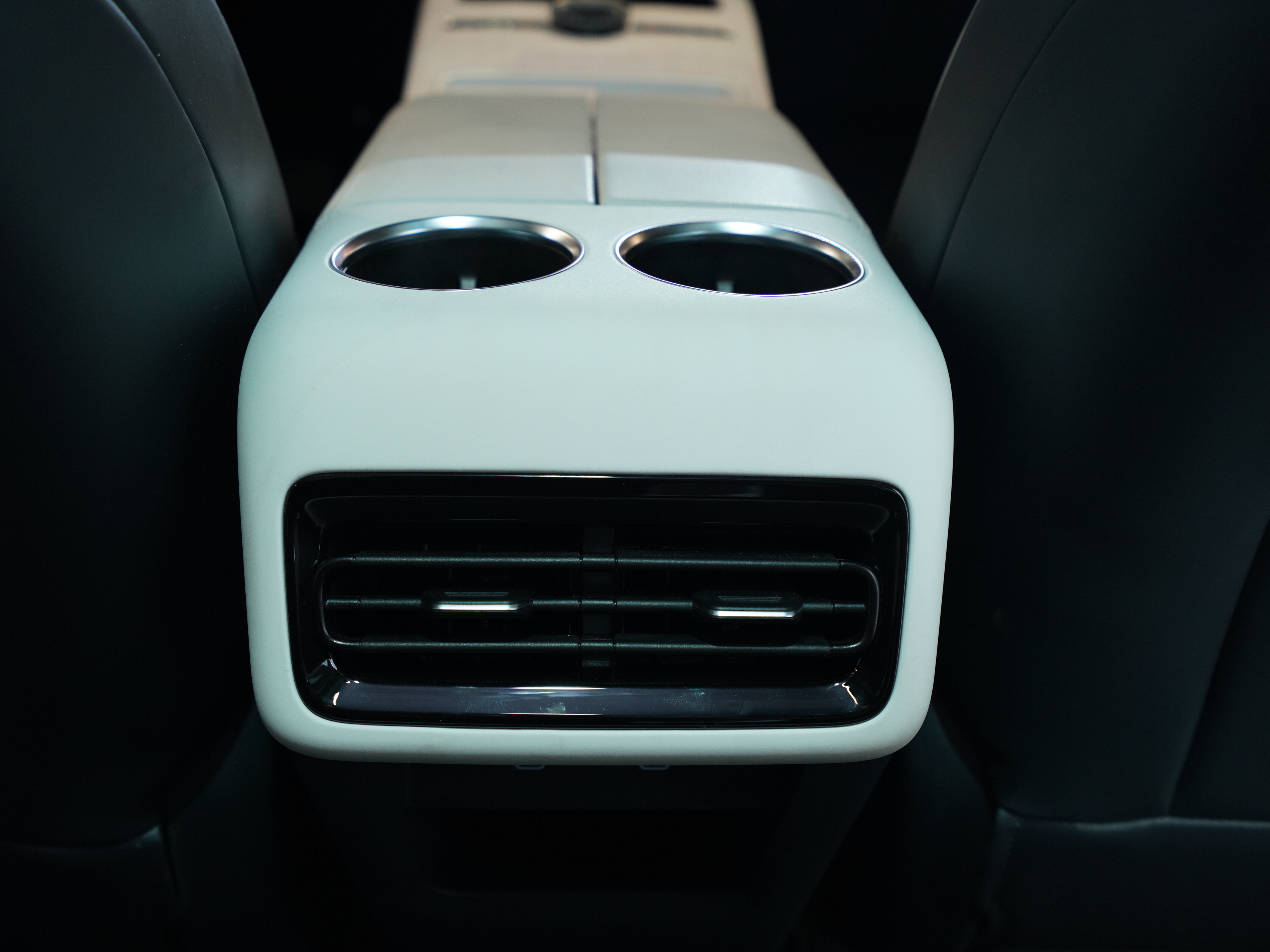 https://gcc-1307444343.cos.accelerate.myqcloud.com/cc/car-image/7e674f30