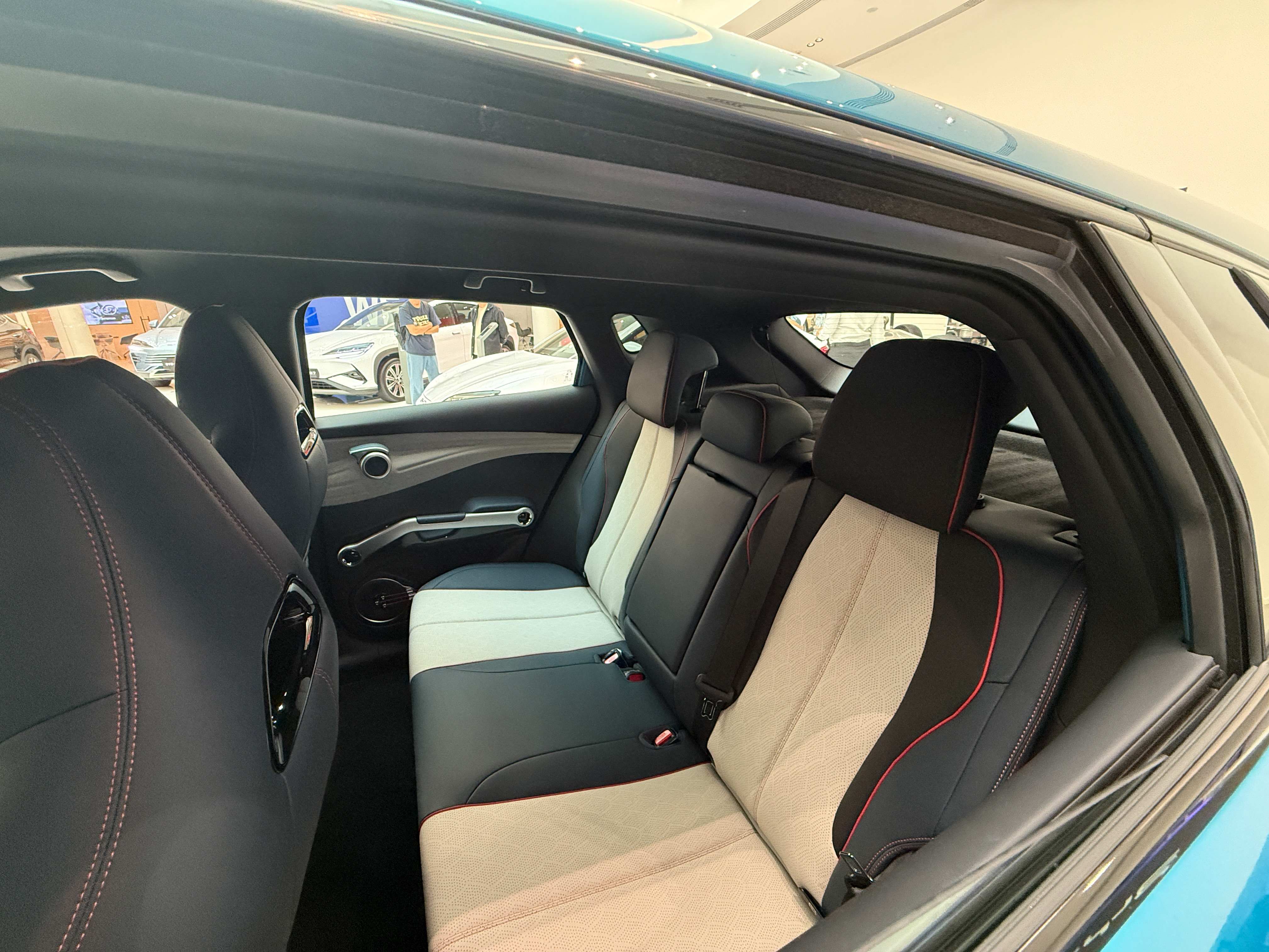 https://gcc-1307444343.cos.accelerate.myqcloud.com/cc/car-image/811bff65
