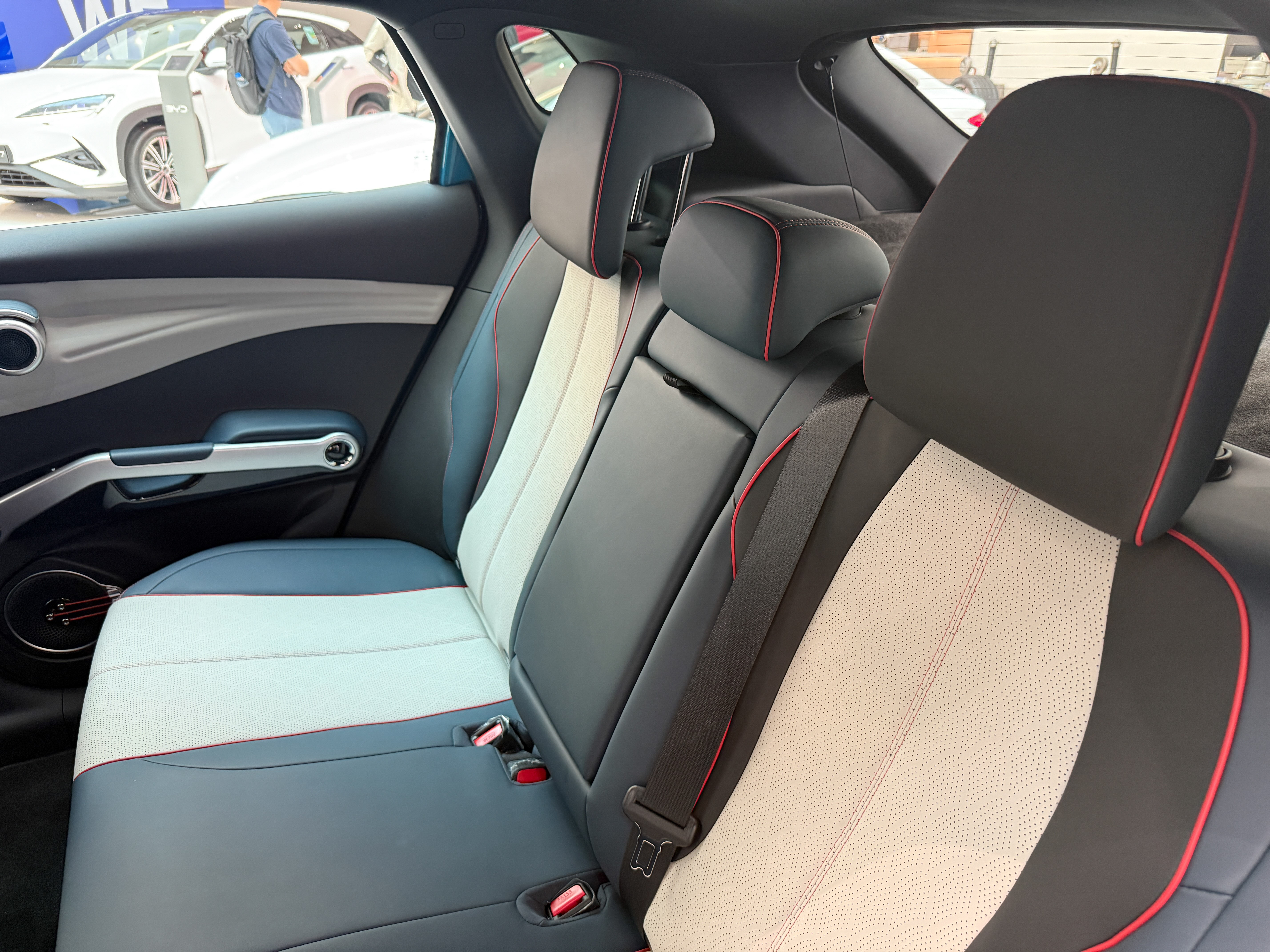 https://gcc-1307444343.cos.accelerate.myqcloud.com/cc/car-image/81b8c9b9