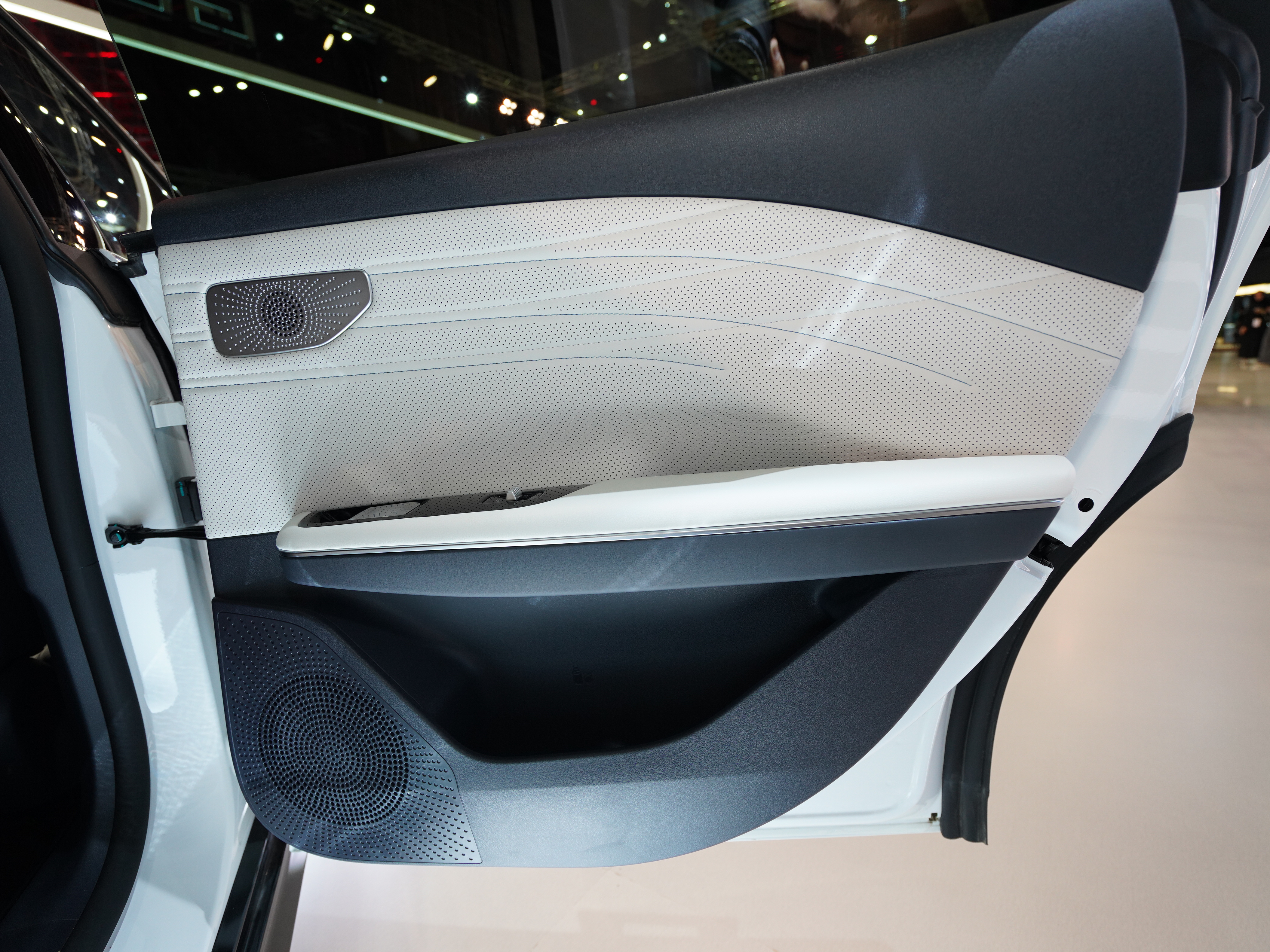 https://gcc-1307444343.cos.accelerate.myqcloud.com/cc/car-image/84ae3bd5
