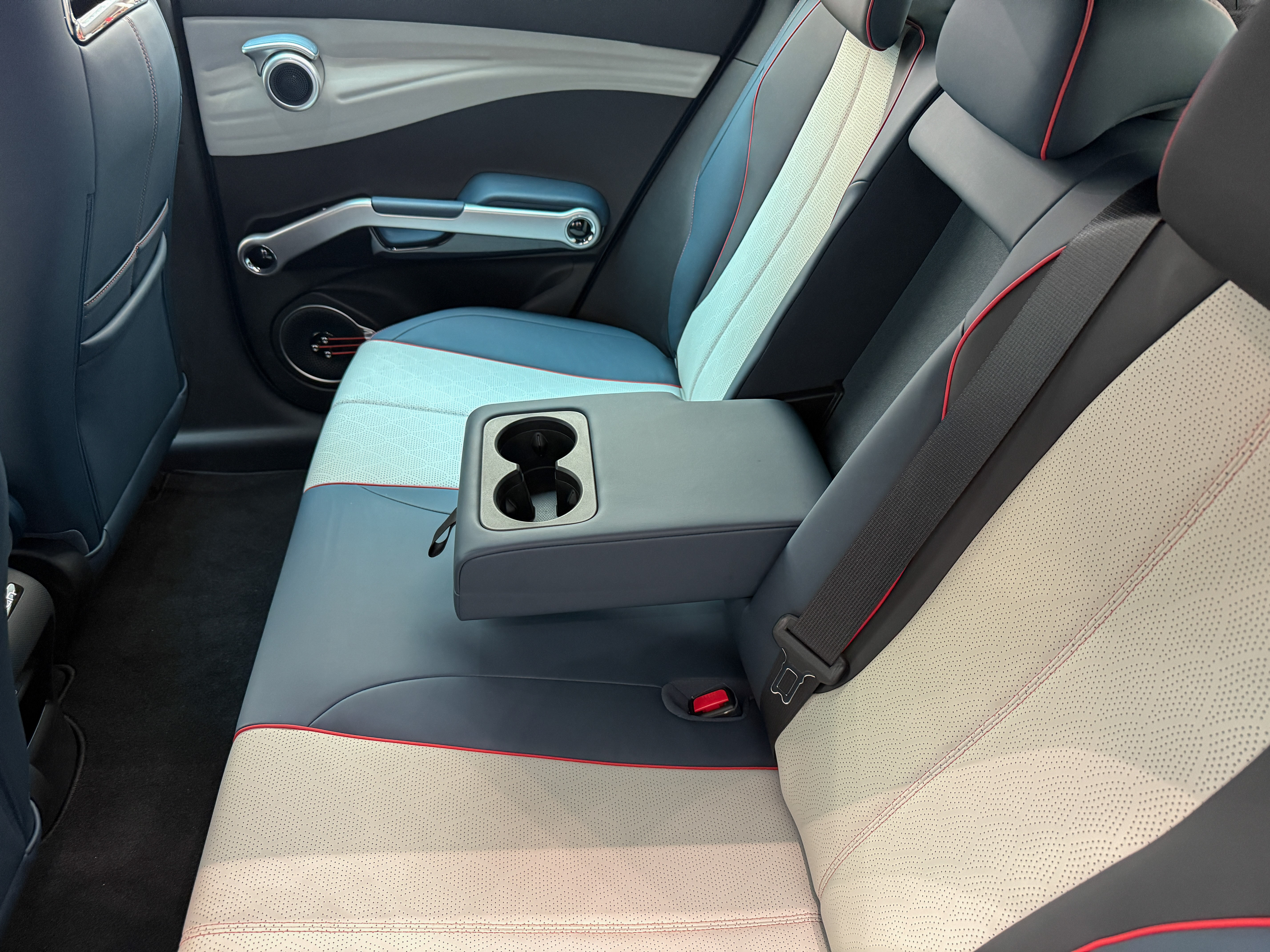 https://gcc-1307444343.cos.accelerate.myqcloud.com/cc/car-image/88c2e69a