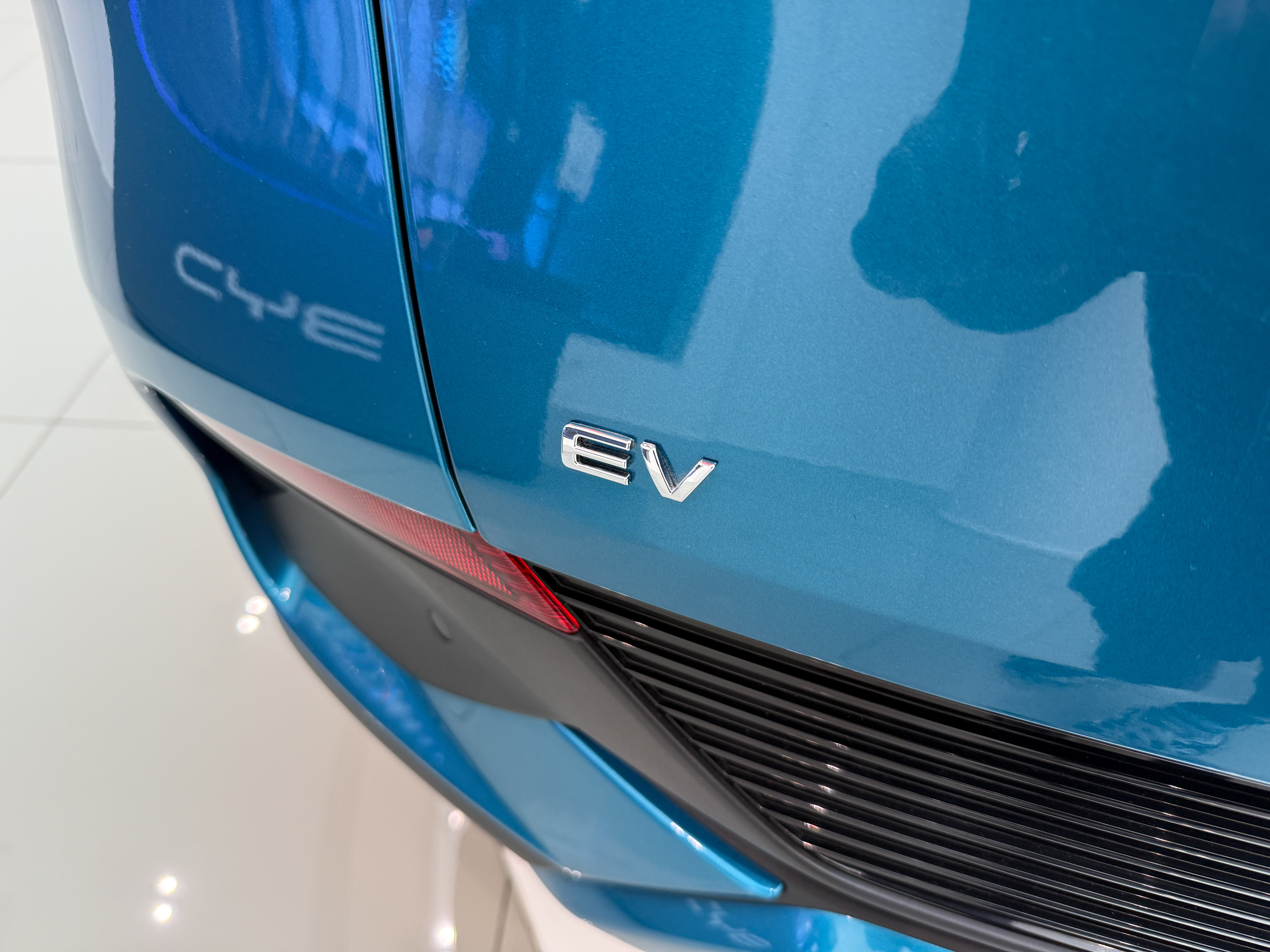 https://gcc-1307444343.cos.accelerate.myqcloud.com/cc/car-image/8bfd70c3