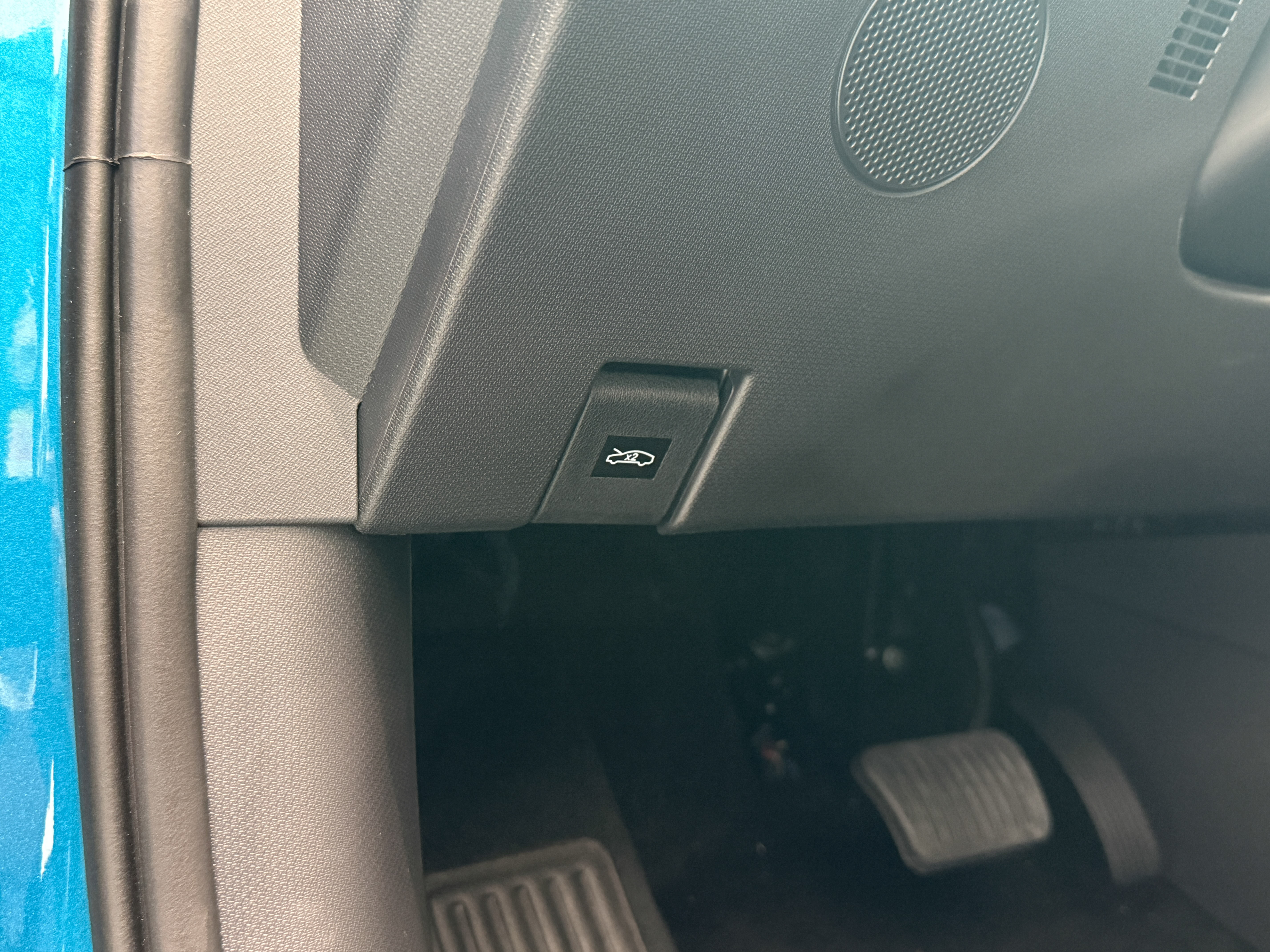 https://gcc-1307444343.cos.accelerate.myqcloud.com/cc/car-image/ad8d66b7