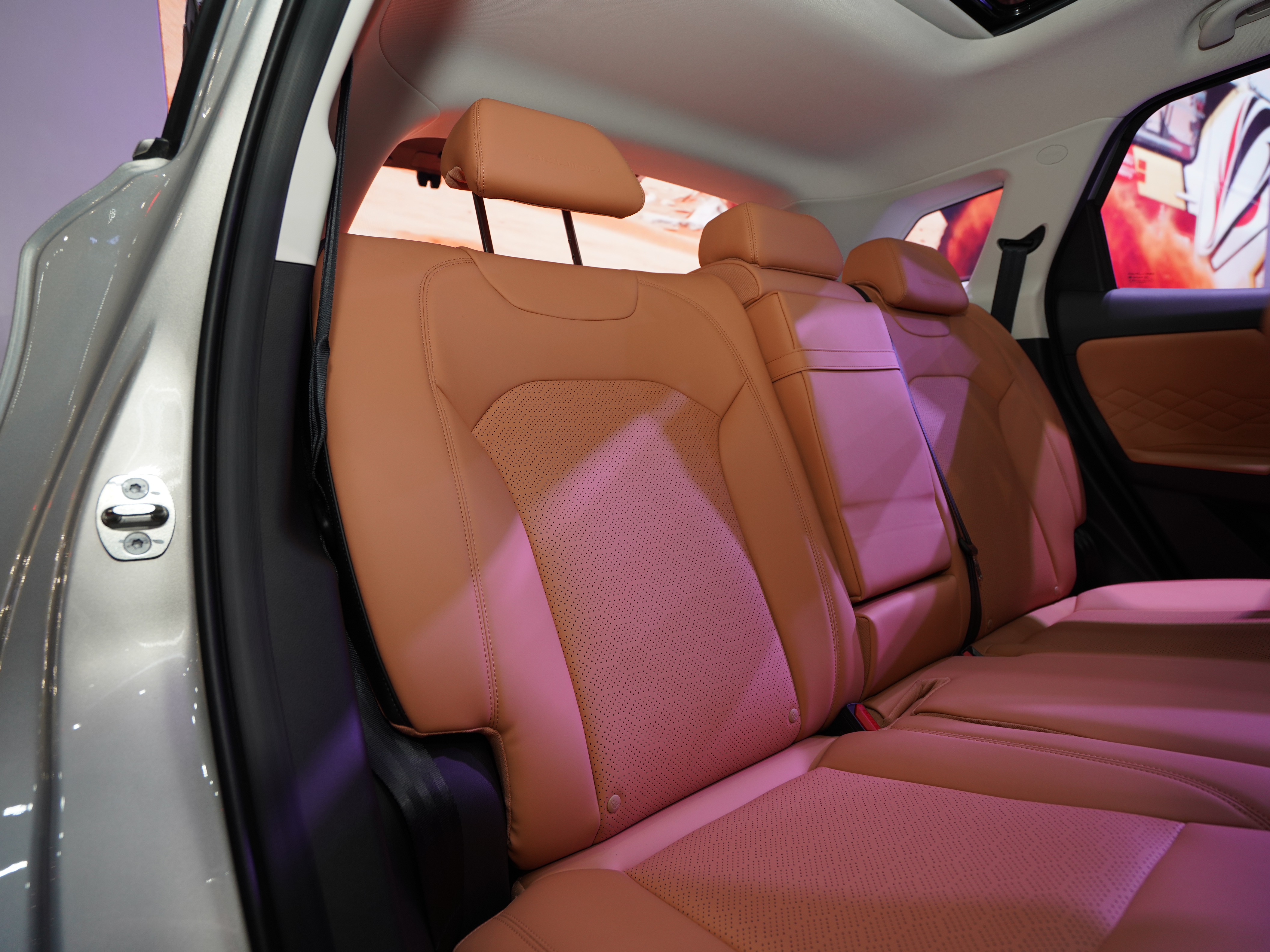 https://gcc-1307444343.cos.accelerate.myqcloud.com/cc/car-image/bae0208b