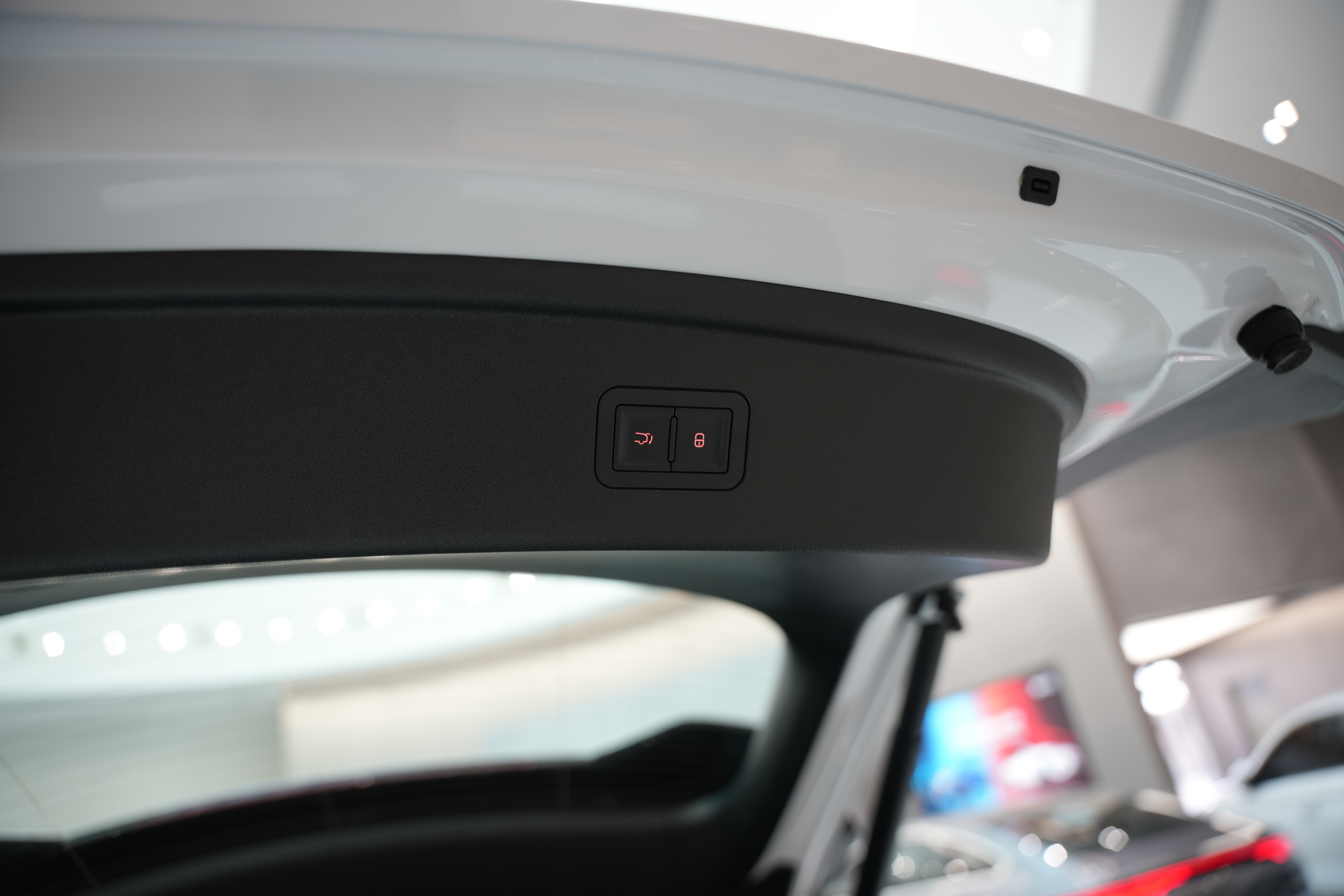 https://gcc-1307444343.cos.accelerate.myqcloud.com/cc/car-image/bc5a989f