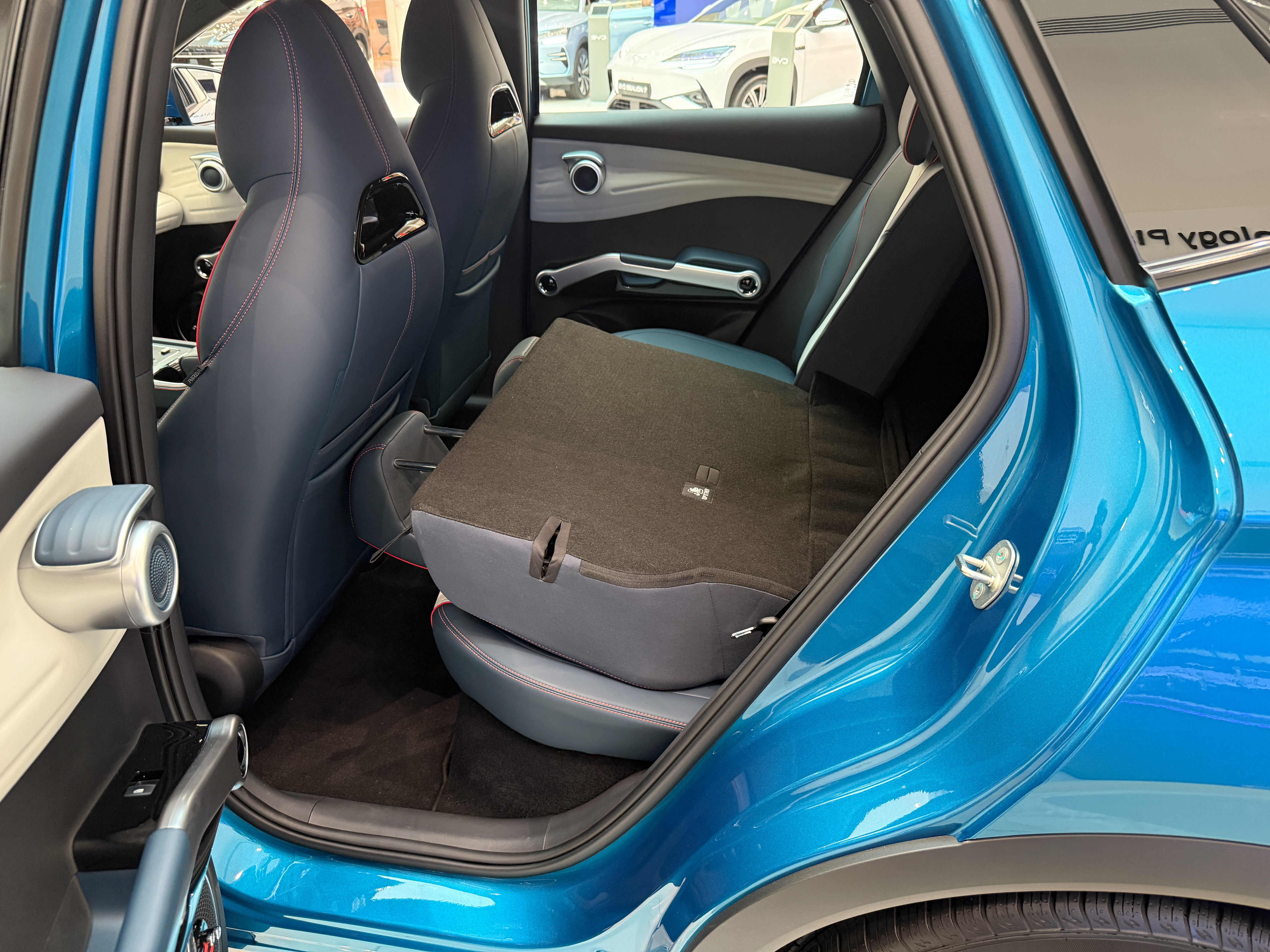 https://gcc-1307444343.cos.accelerate.myqcloud.com/cc/car-image/ce0120fc