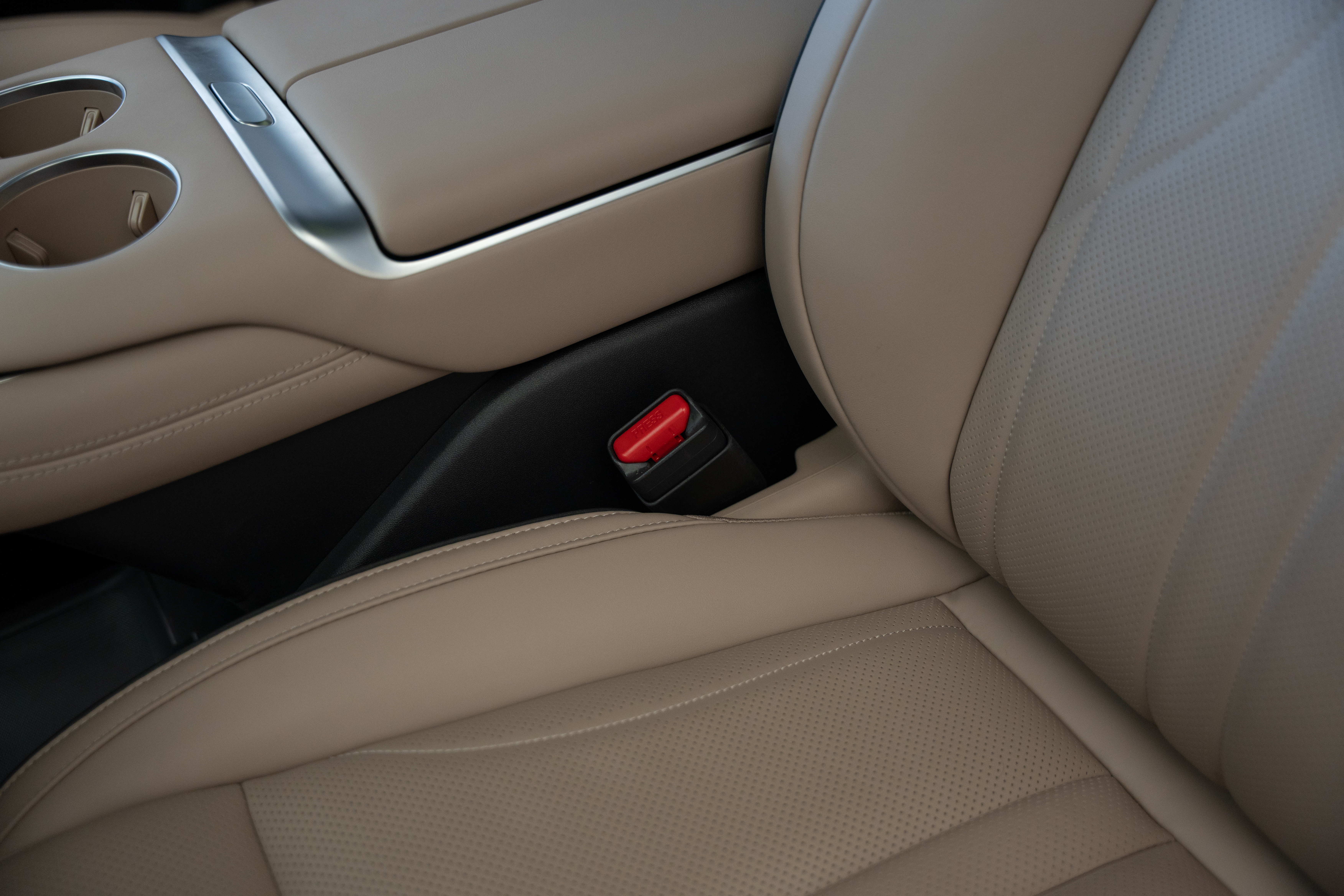 https://gcc-1307444343.cos.accelerate.myqcloud.com/cc/car-image/cf973f3f