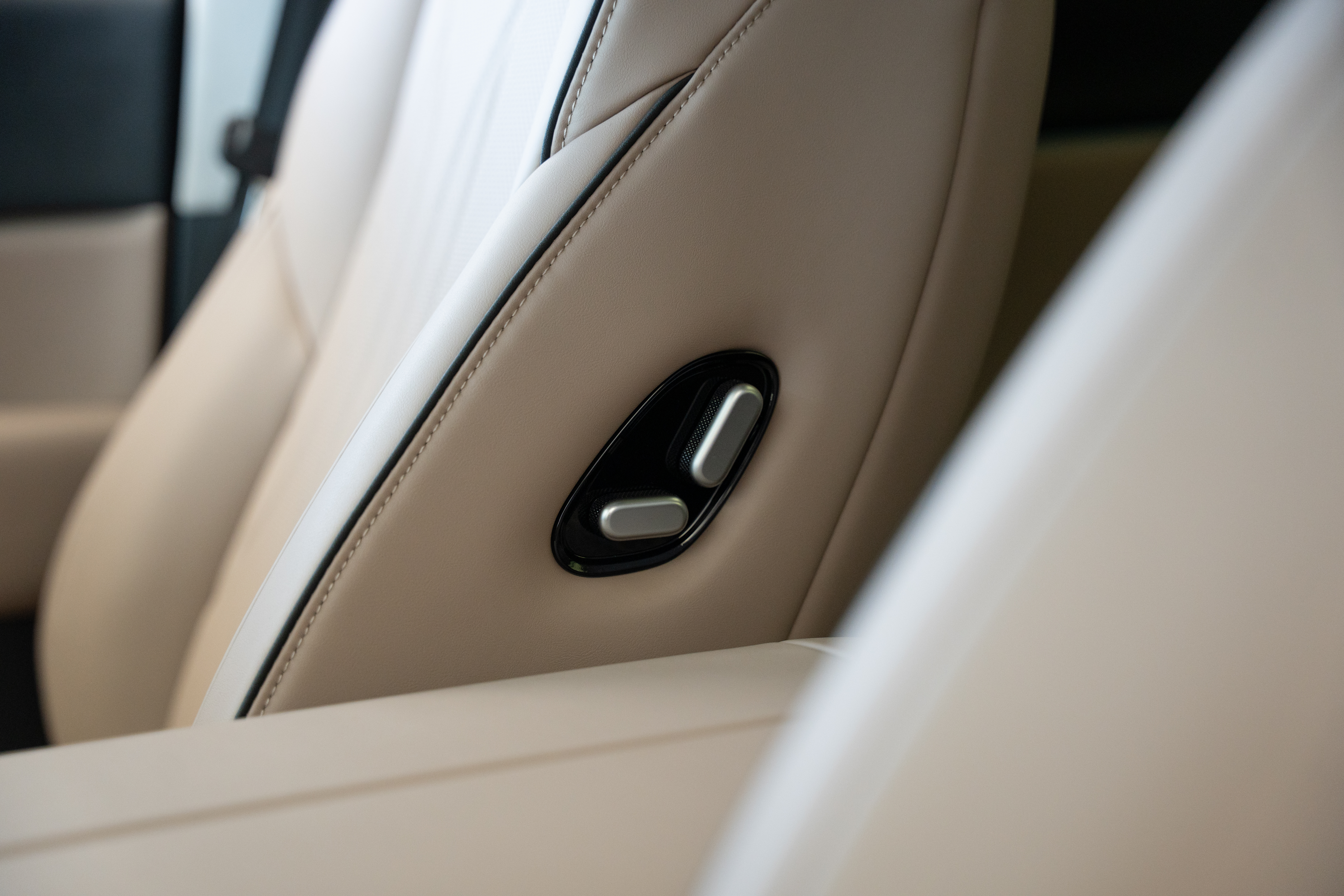 https://gcc-1307444343.cos.accelerate.myqcloud.com/cc/car-image/e0cc7f43