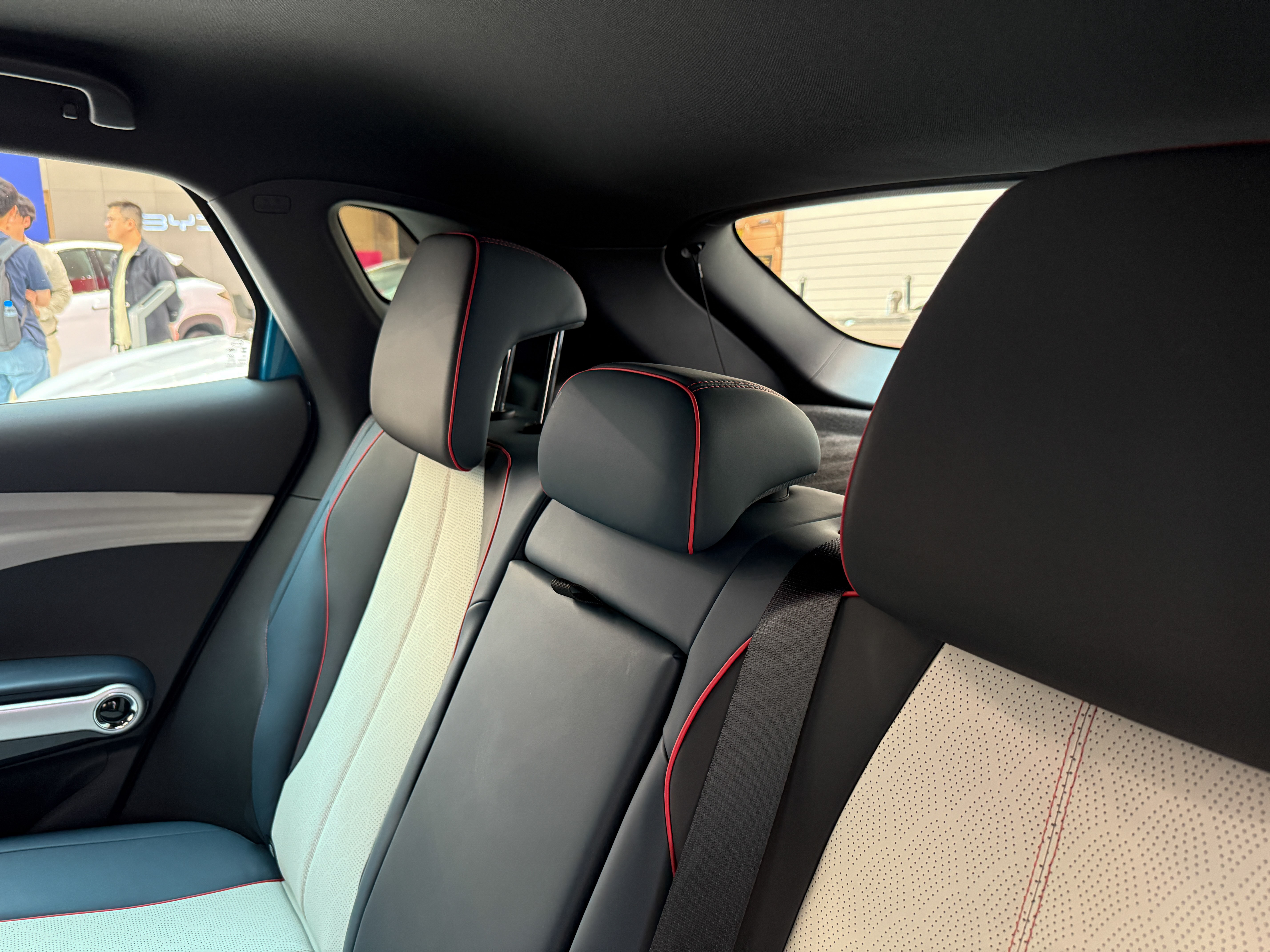 https://gcc-1307444343.cos.accelerate.myqcloud.com/cc/car-image/e2aece62
