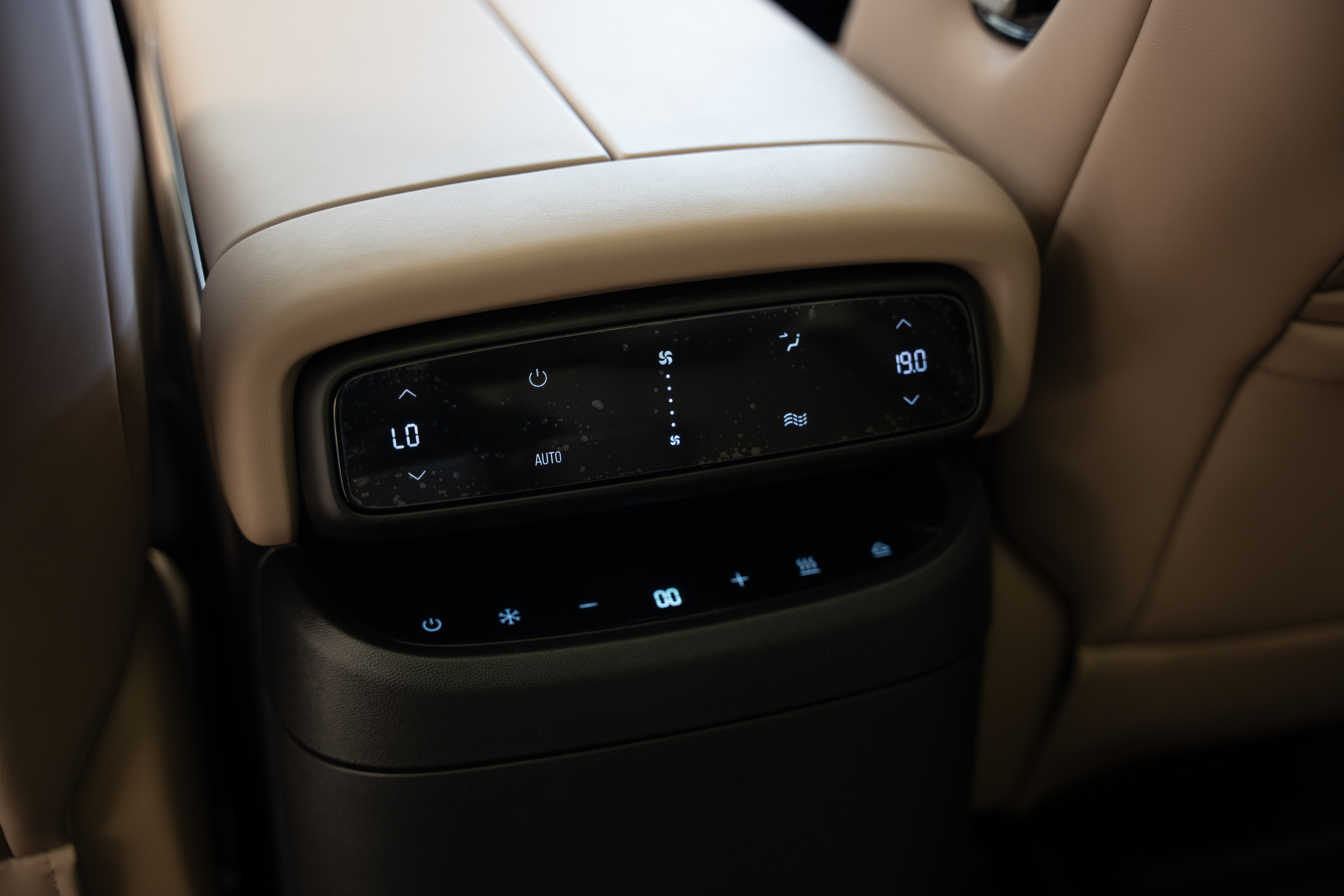 https://gcc-1307444343.cos.accelerate.myqcloud.com/cc/car-image/e809d271
