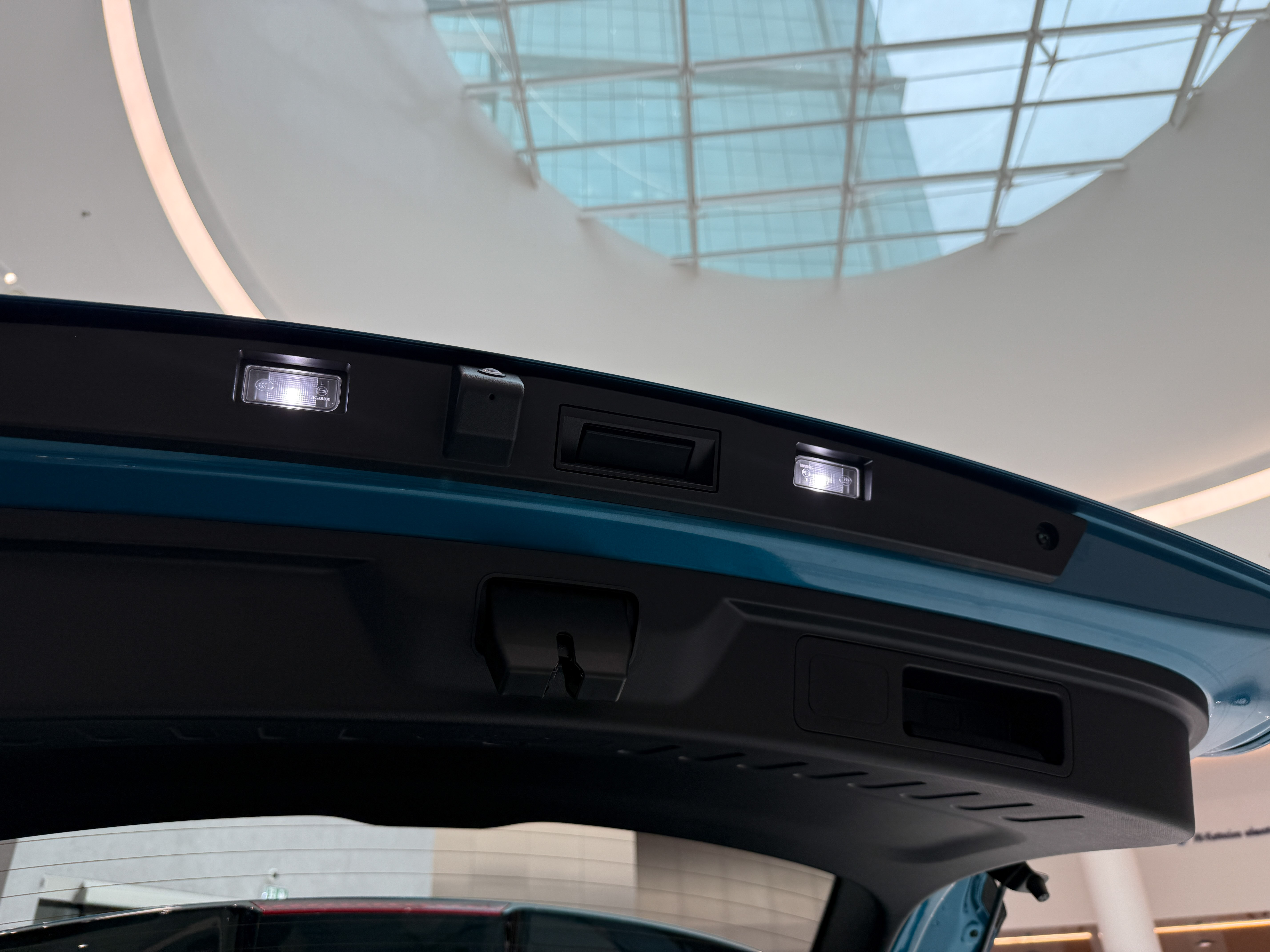 https://gcc-1307444343.cos.accelerate.myqcloud.com/cc/car-image/e942674d
