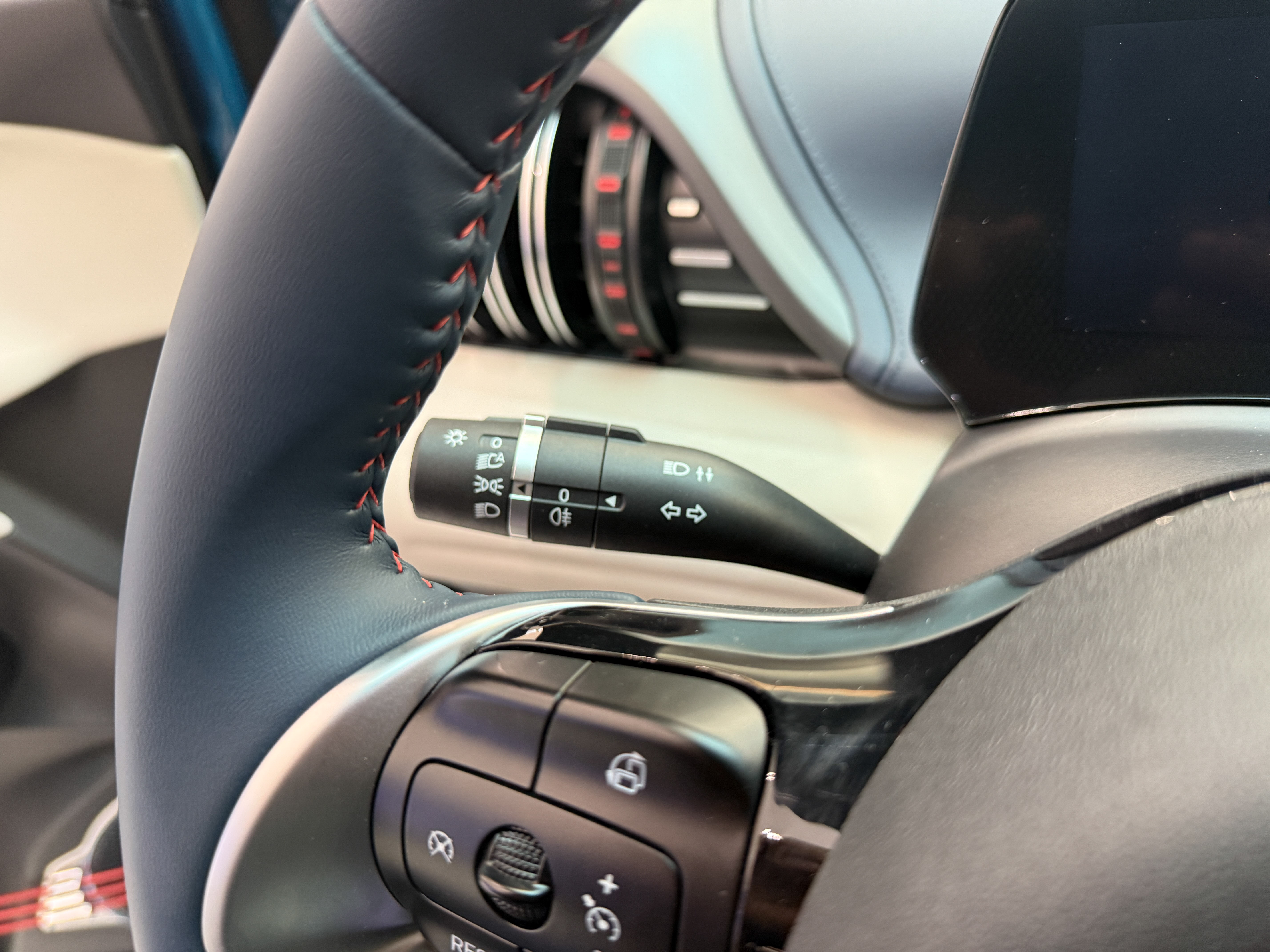 https://gcc-1307444343.cos.accelerate.myqcloud.com/cc/car-image/ef7f17ad