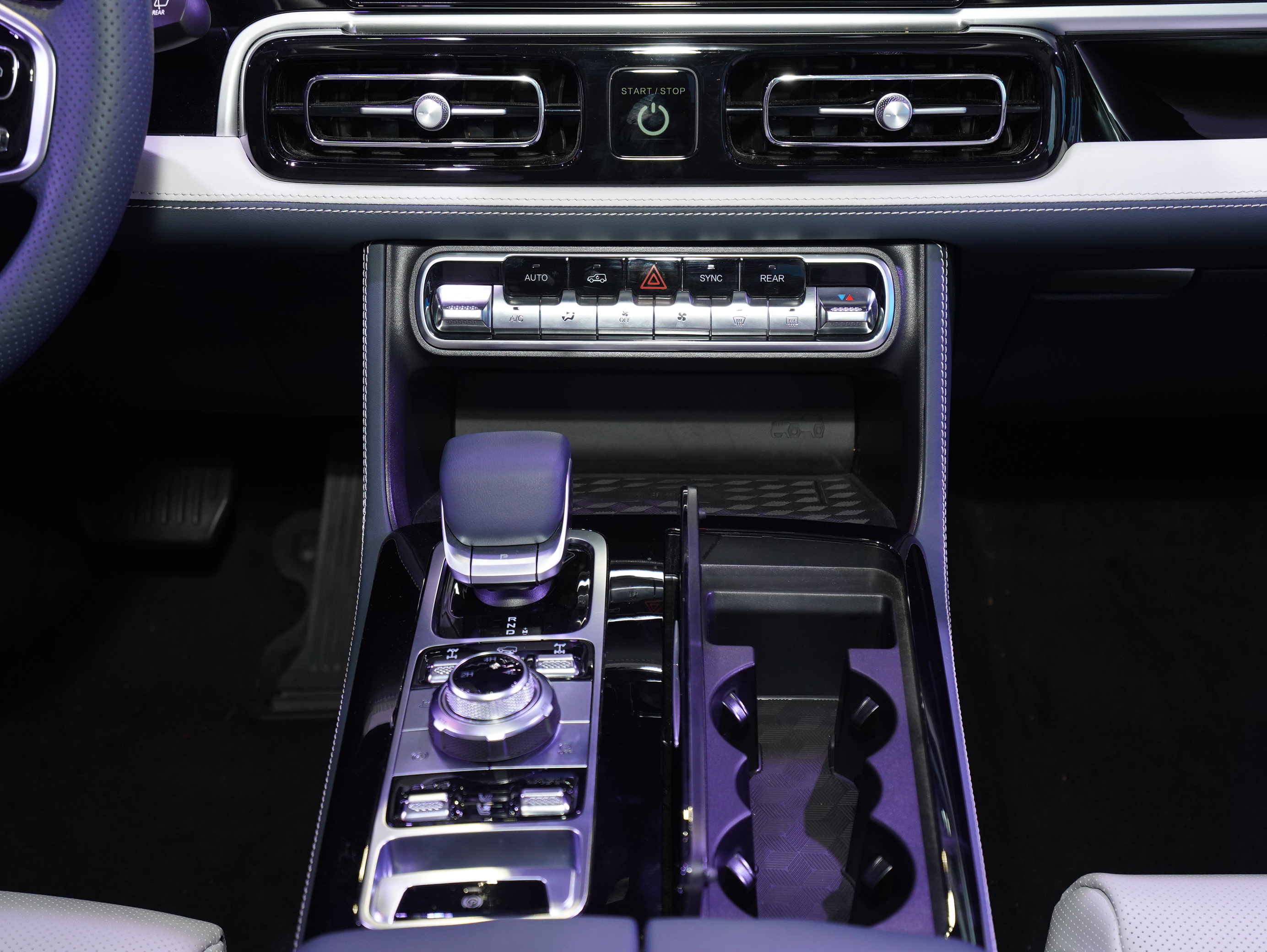 https://gcc-1307444343.cos.accelerate.myqcloud.com/cc/car-image/fde6c1e3