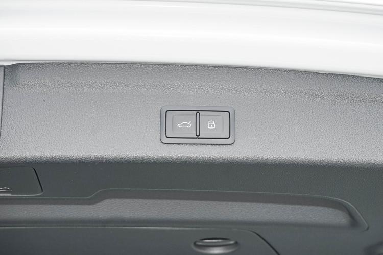 https://gcc-1307444343.cos.accelerate.myqcloud.com/gallery/0a7835862f4562bb21e0dfb414178c55.jpg