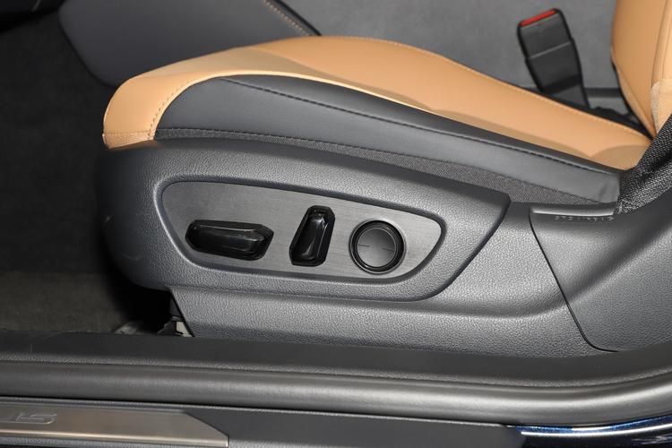 https://gcc-1307444343.cos.accelerate.myqcloud.com/gallery/16edc19ccca7c0dbb5e6a7b339b952b2.jpg