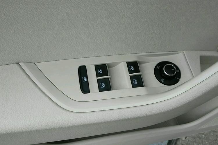 https://gcc-1307444343.cos.accelerate.myqcloud.com/gallery/47c5cc1d8f59e0a4d4e874285252204e.jpg