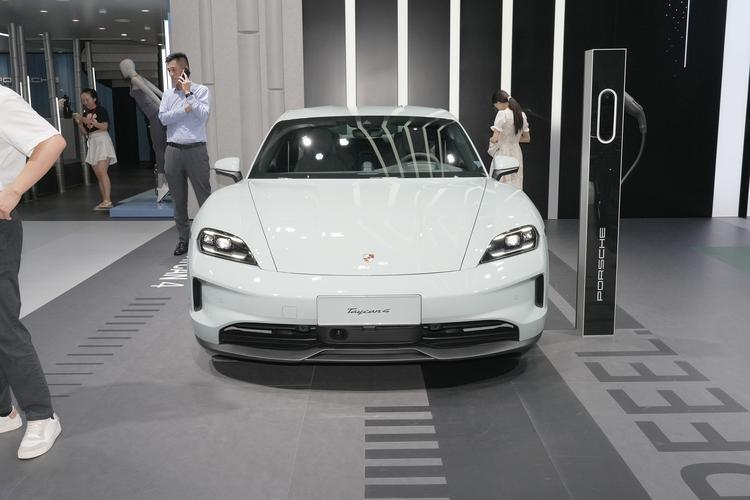 https://gcc-1307444343.cos.accelerate.myqcloud.com/gallery/5f52a7d23ec91dde8c152e8127f54a90.jpg