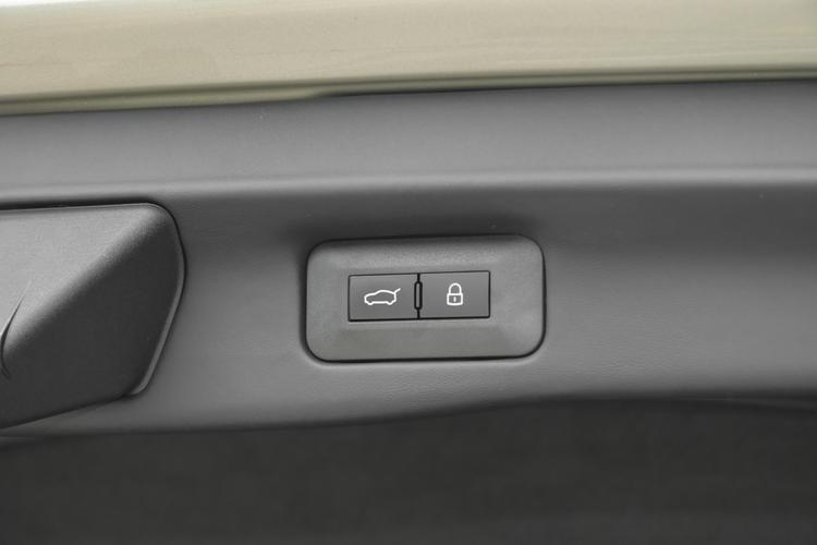 https://gcc-1307444343.cos.accelerate.myqcloud.com/gallery/7d9d36751033140c359368131b0930dc.jpg