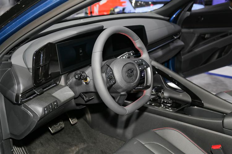 https://gcc-1307444343.cos.accelerate.myqcloud.com/gallery/815d686cd7740a23ee518429181617d2.jpg