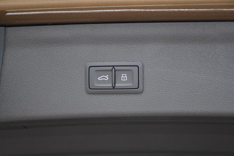 https://gcc-1307444343.cos.accelerate.myqcloud.com/gallery/84889e2bedbd680e455444d46f8f0740.jpg