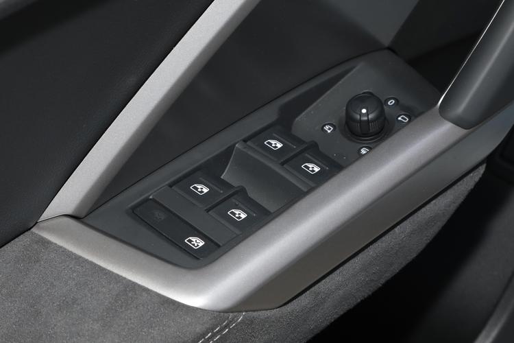 https://gcc-1307444343.cos.accelerate.myqcloud.com/gallery/abf12a1ecbf7e60270c308e933872f9c.jpg