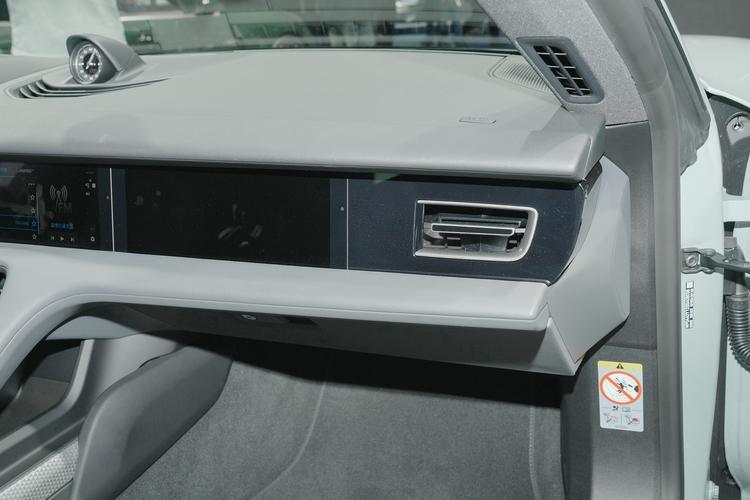 https://gcc-1307444343.cos.accelerate.myqcloud.com/gallery/bae8b28e85110be676b2e23ed61ec7b9.jpg
