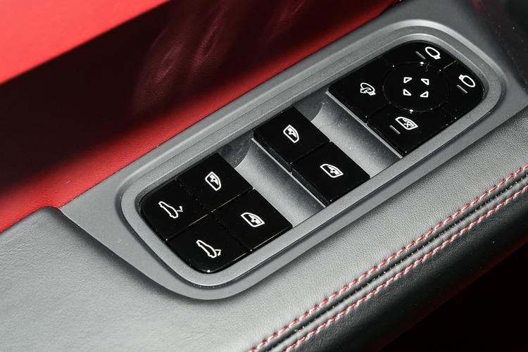 https://gcc-1307444343.cos.accelerate.myqcloud.com/gallery/c38822c54465a926b5009a4cebada9c3.jpg