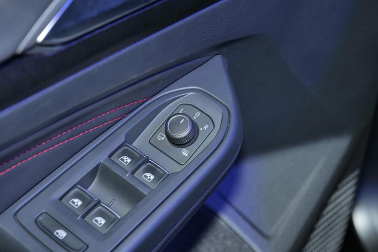 https://gcc-1307444343.cos.accelerate.myqcloud.com/gallery/d7d7e45b89d7934f2096e774ff3ef8e9.jpg