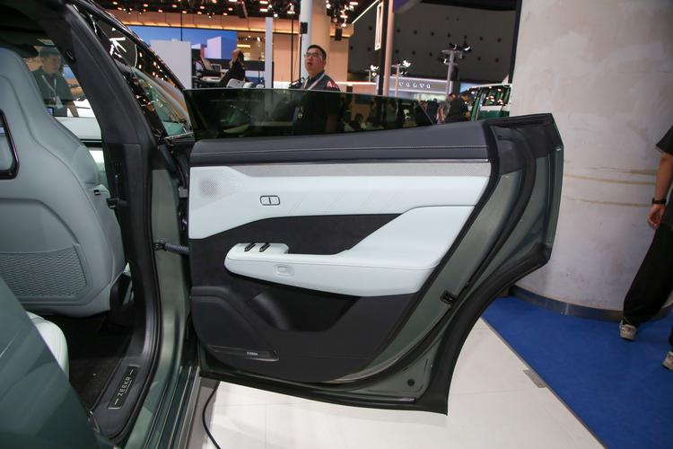 https://gcc-1307444343.cos.accelerate.myqcloud.com/gallery/d83c95cb232d98cdd5cbe7bd7d56d70a.jpg