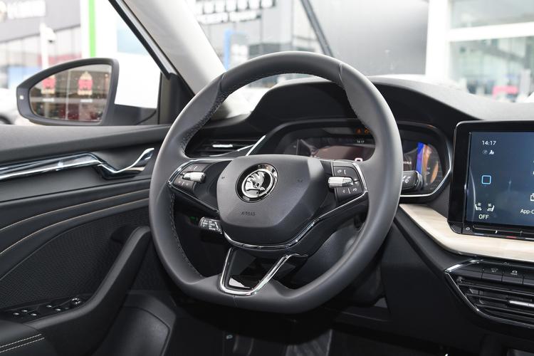 https://gcc-1307444343.cos.accelerate.myqcloud.com/gallery/dca29fc8610f5dc82f5df4a1c84dc188.jpg