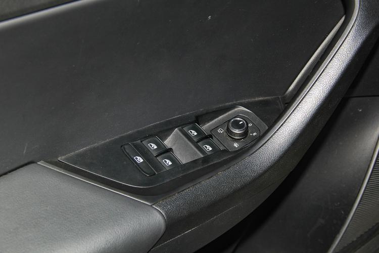 https://gcc-1307444343.cos.accelerate.myqcloud.com/gallery/e8eb5ba5b270abf35feecb8886803f29.jpg