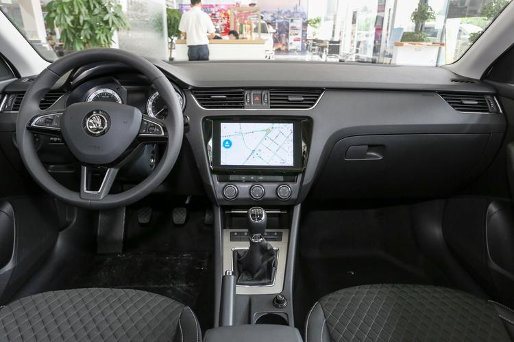 https://gcc-1307444343.cos.accelerate.myqcloud.com/gallery/eef52a9fbfb5e38bc52104f76d1ce770.jpg